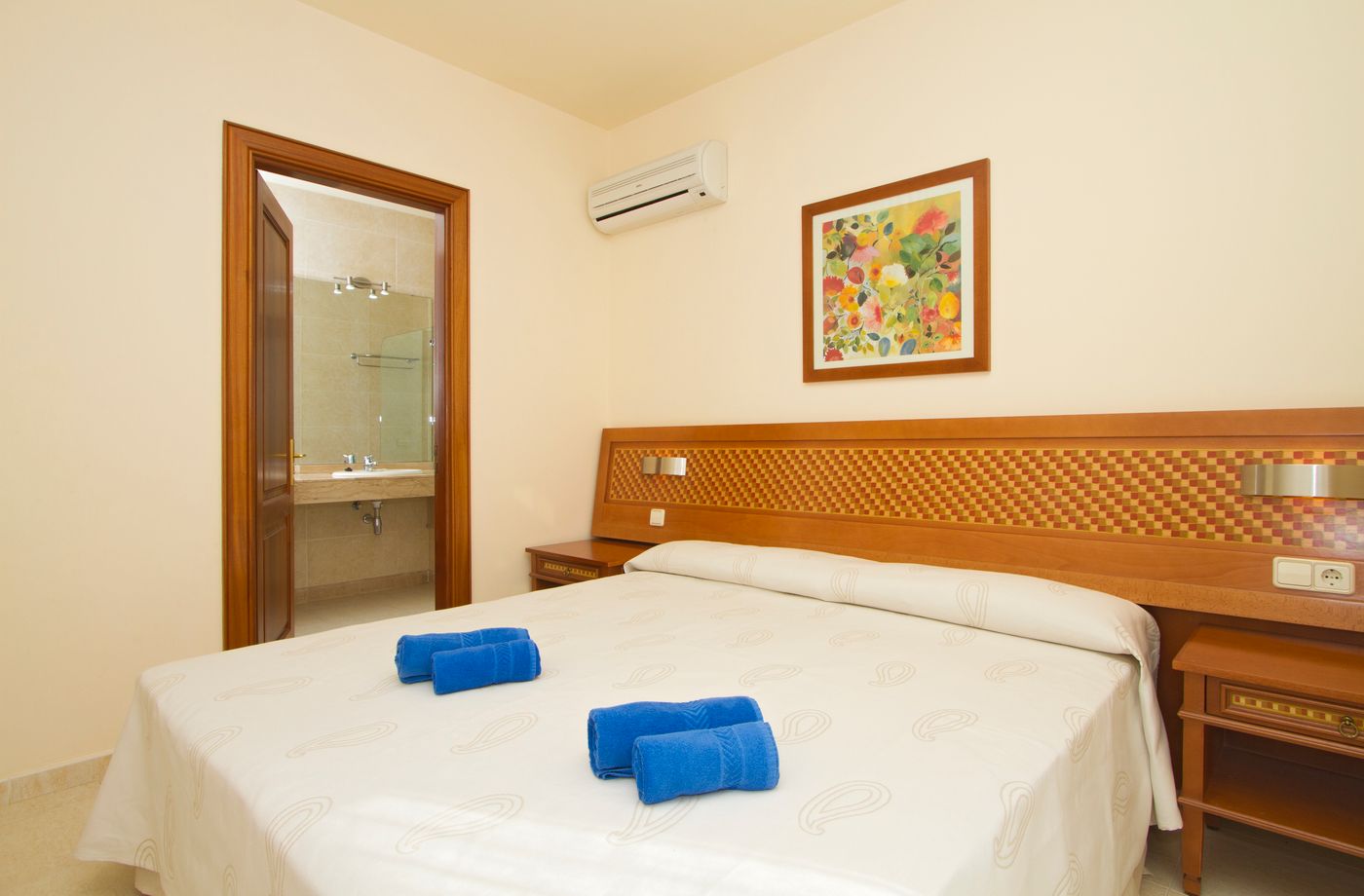 Sun-Grove-Villas---Spa-Room-11