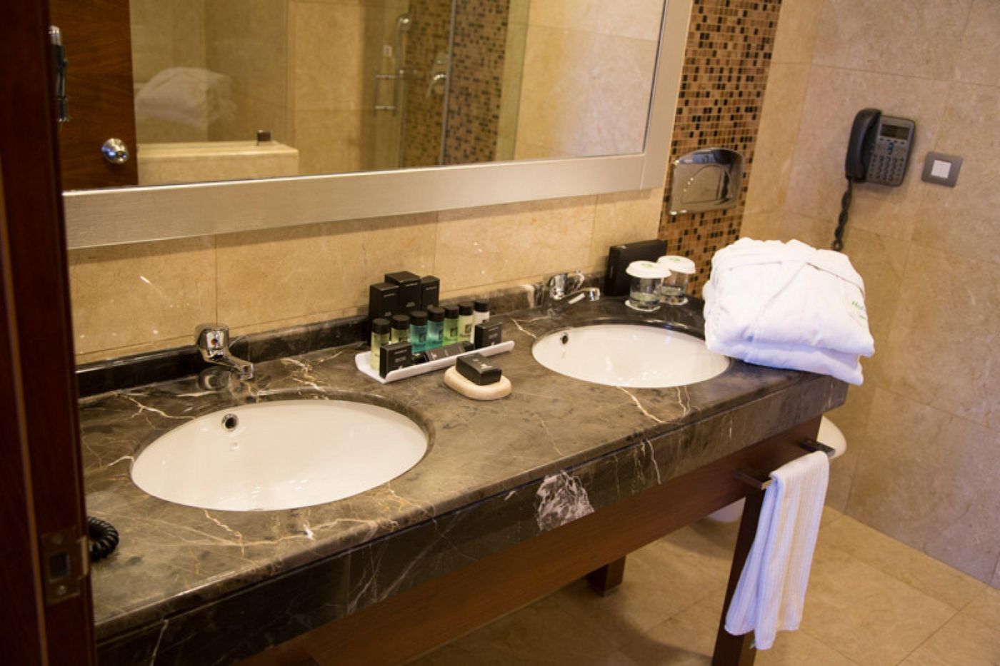 Holiday-Inn-Sisli-Pool-33