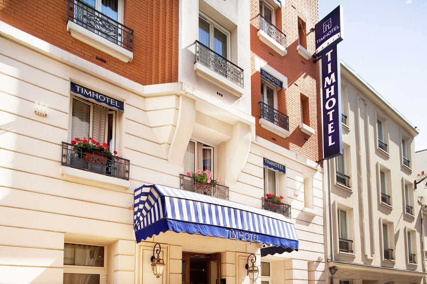 Timhotel-Tour-Eiffel-General-view-1