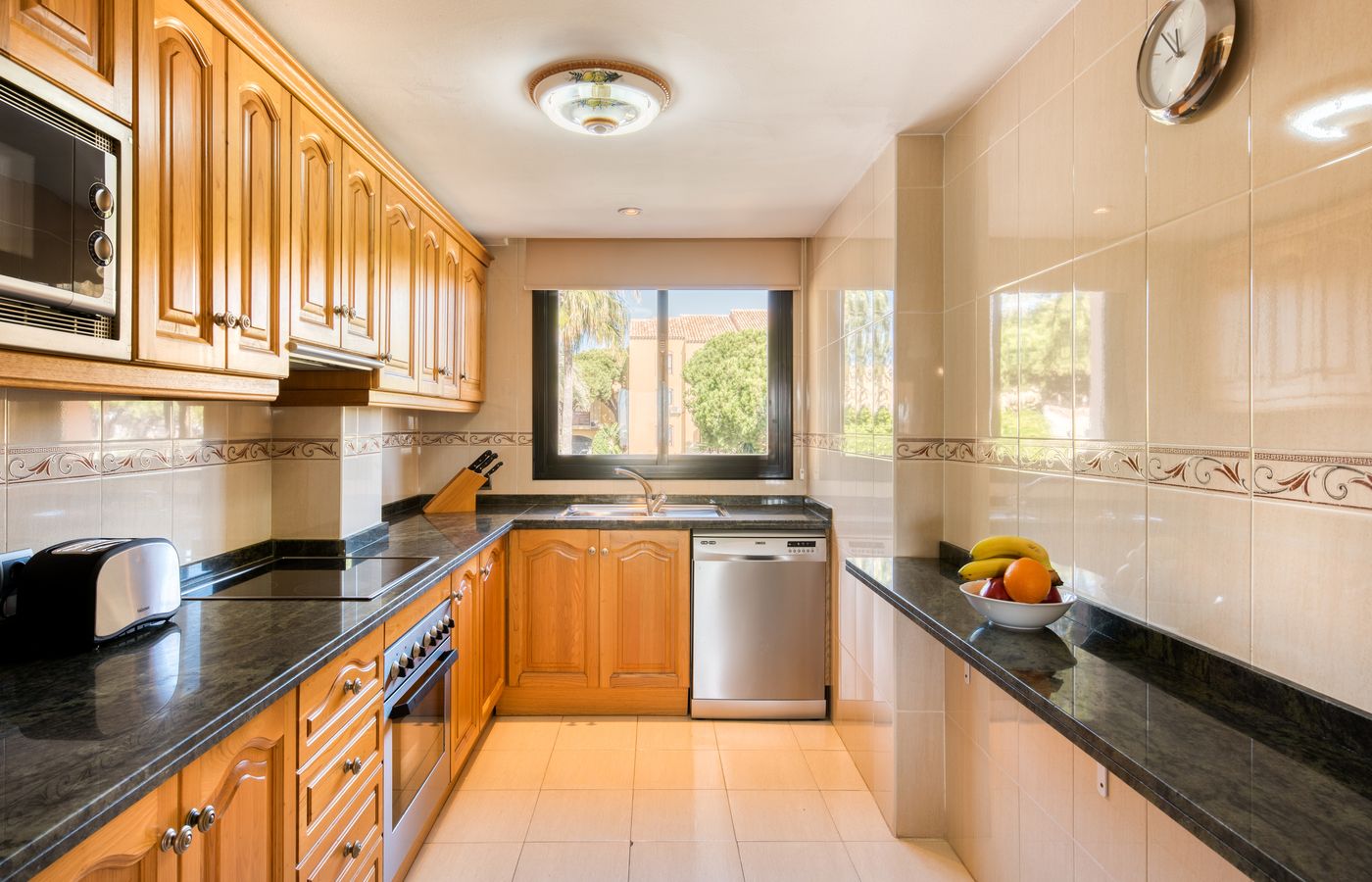 Macdonald-Dona-Lola-Room-25