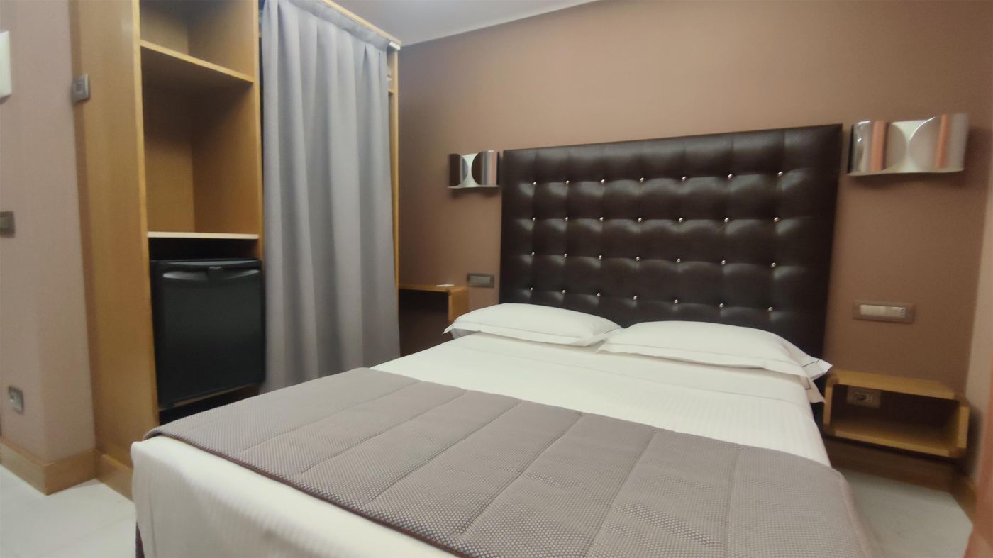 Marcella-Royal-Rooftop-Garden-Room-49