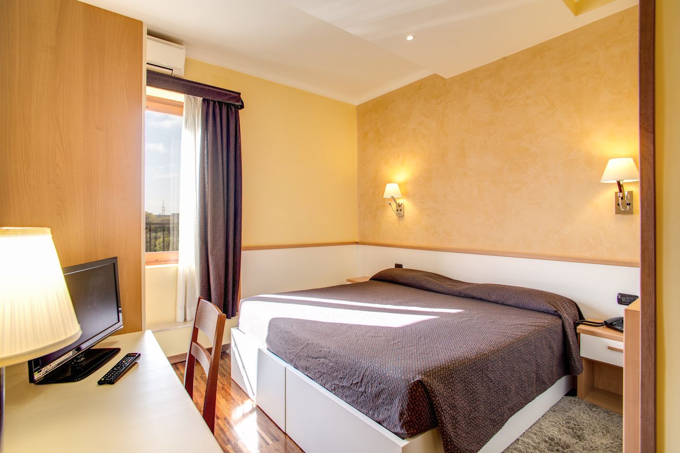 Hotel-Roma-Tiburtina-Room-13