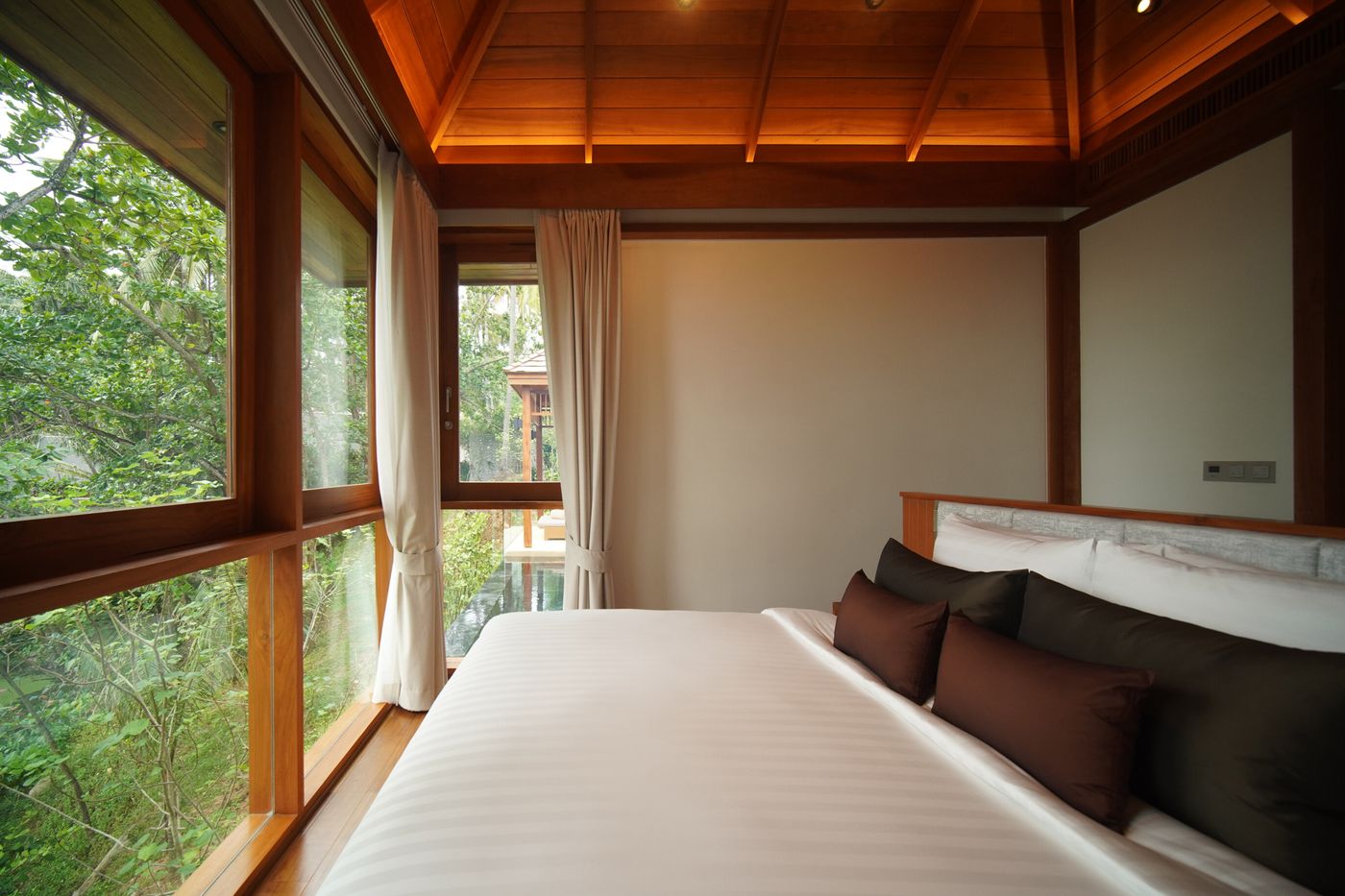 The-Surin-Phuket-Room-35