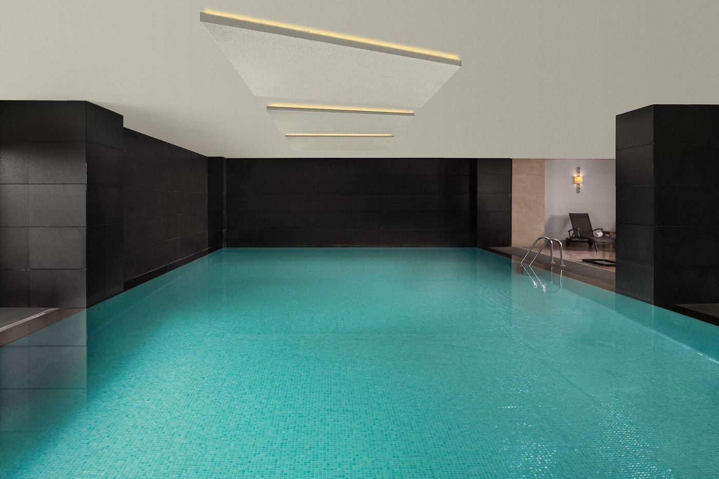 Divan-Istanbul-Asia-Airport-Hotel-Pool-61