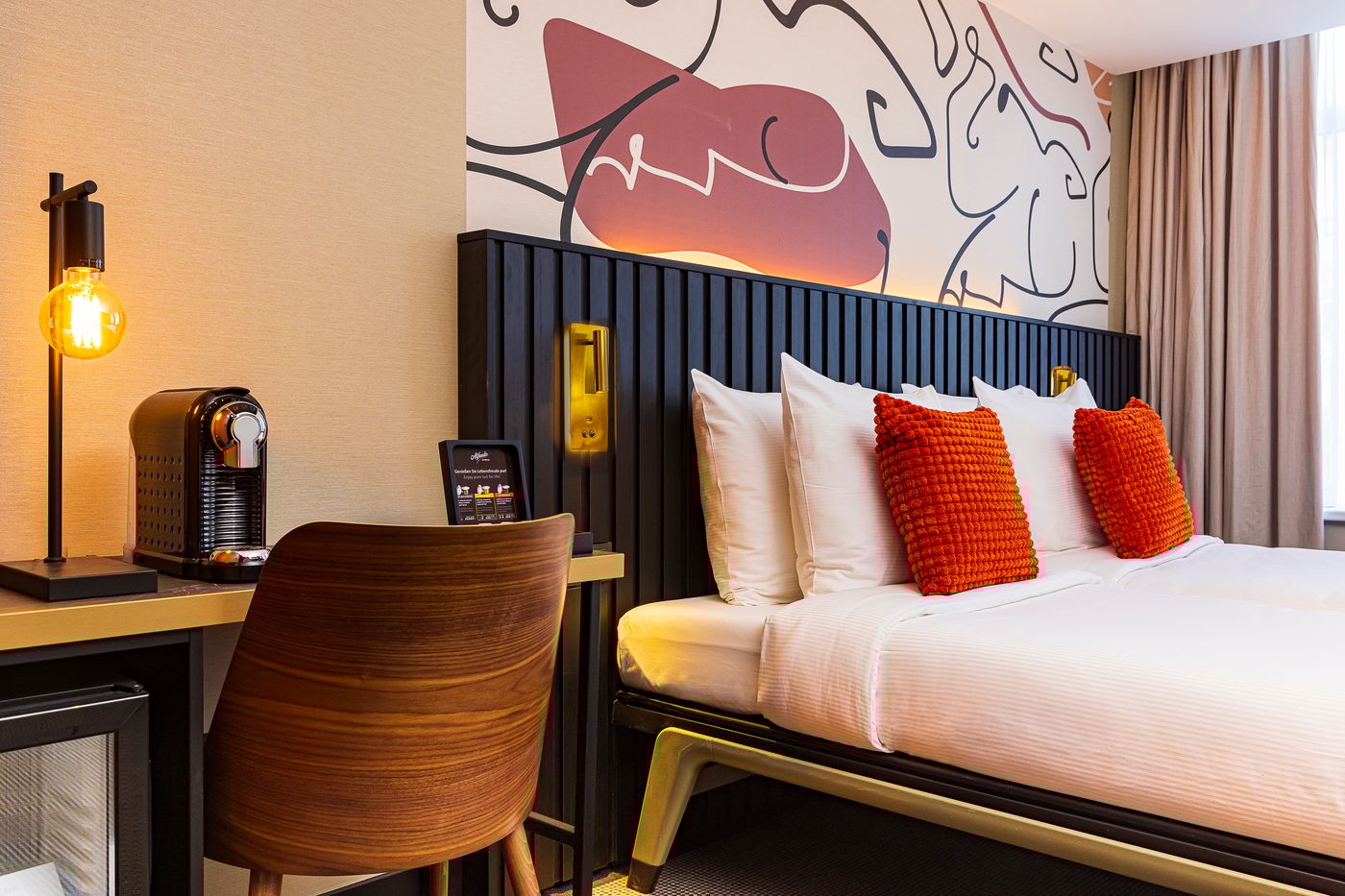 Huygens-Place-Room-4