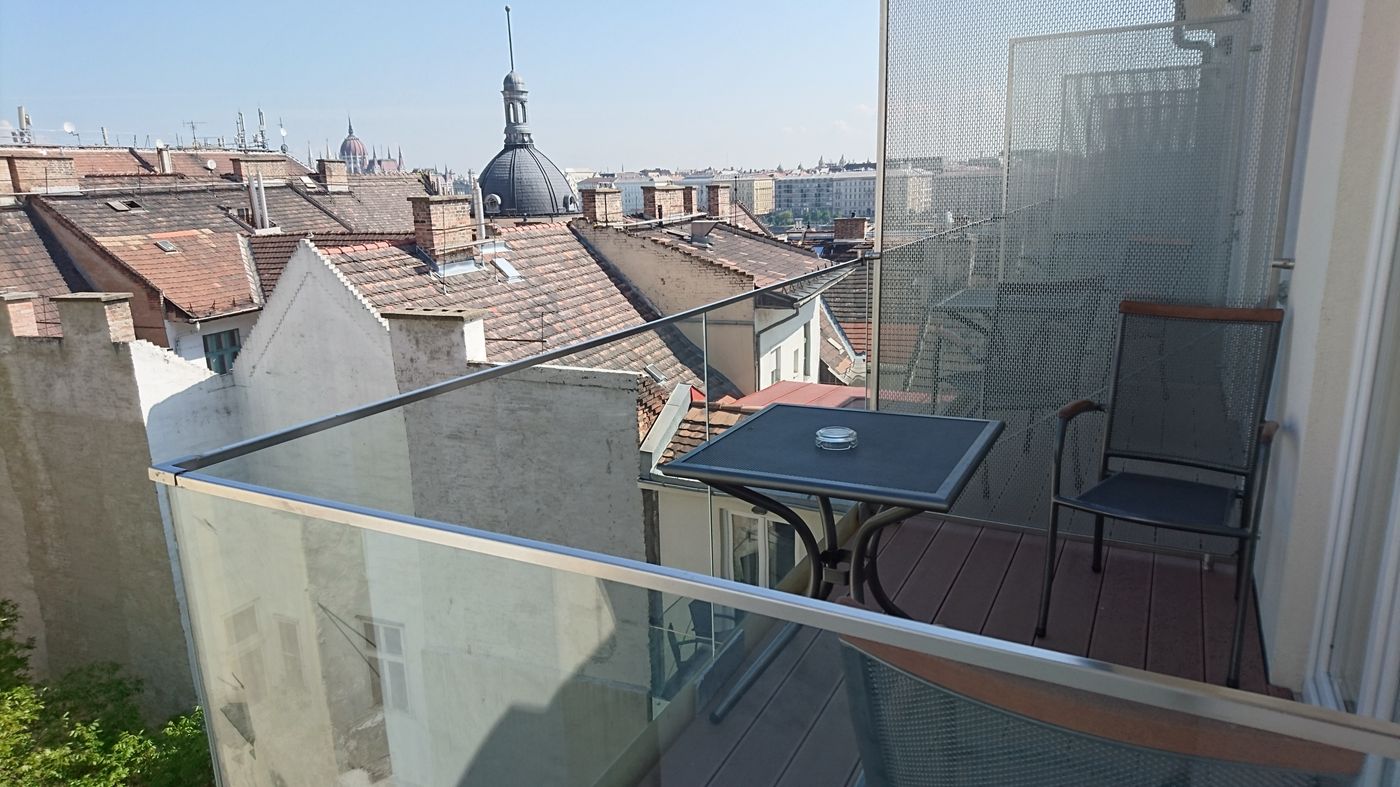 Carlton-Hotel-Buda-Castle-Terrace-2