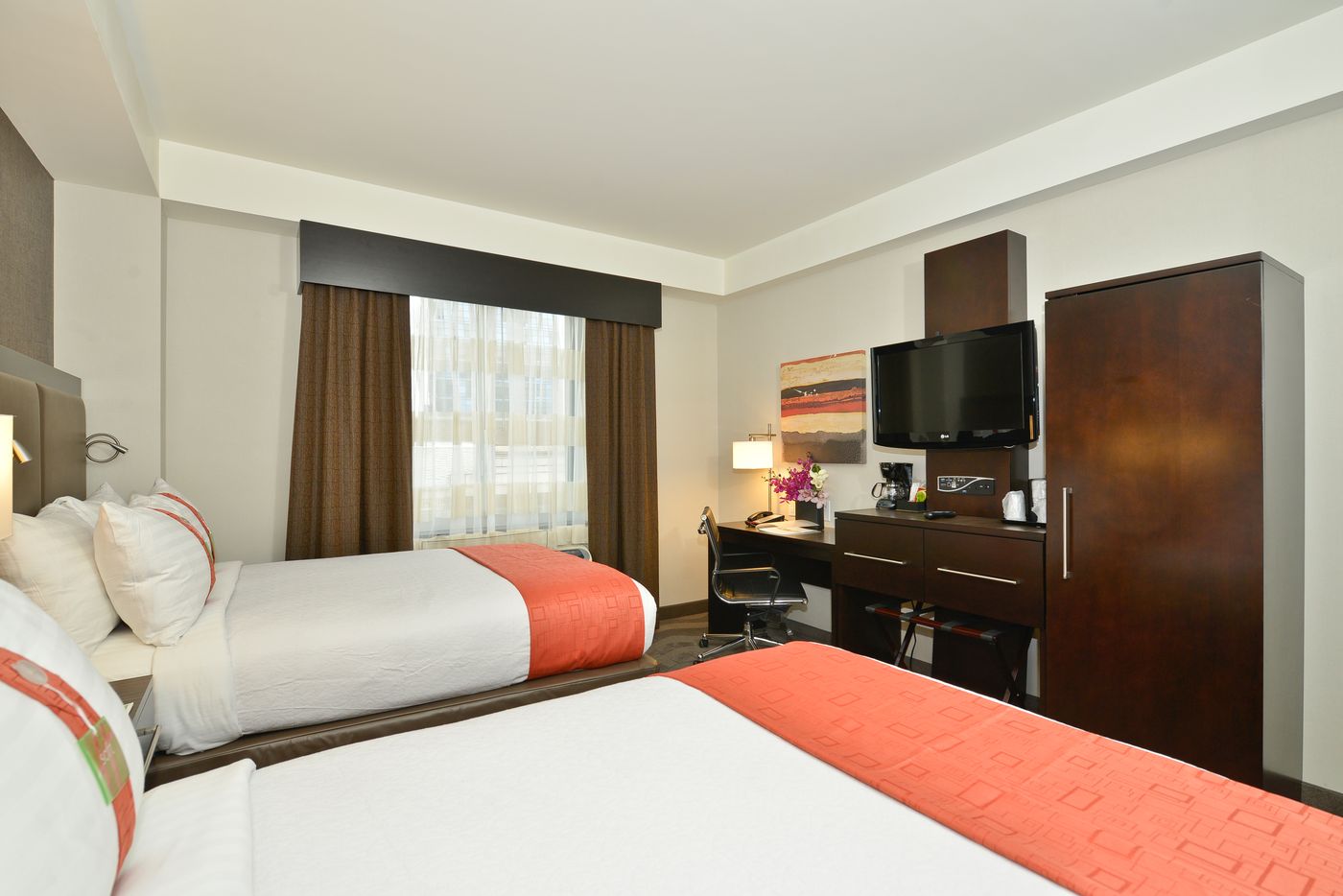 Holiday-Inn-NYC---Lower-East-Side-Room-3