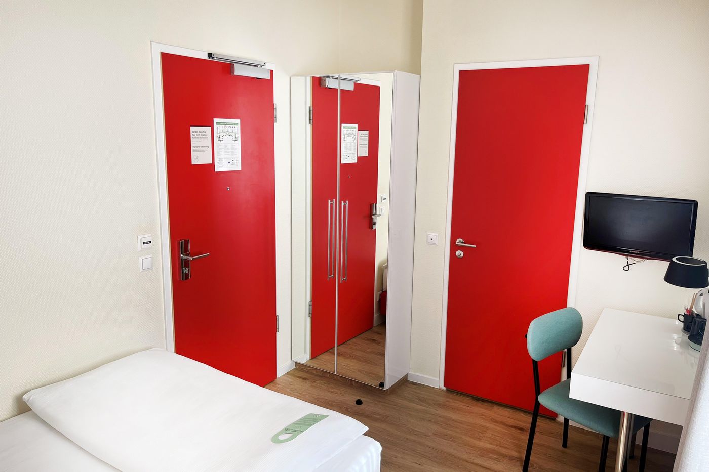 Select-Hotel-Berlin-Checkpoint-Charlie-Room-35