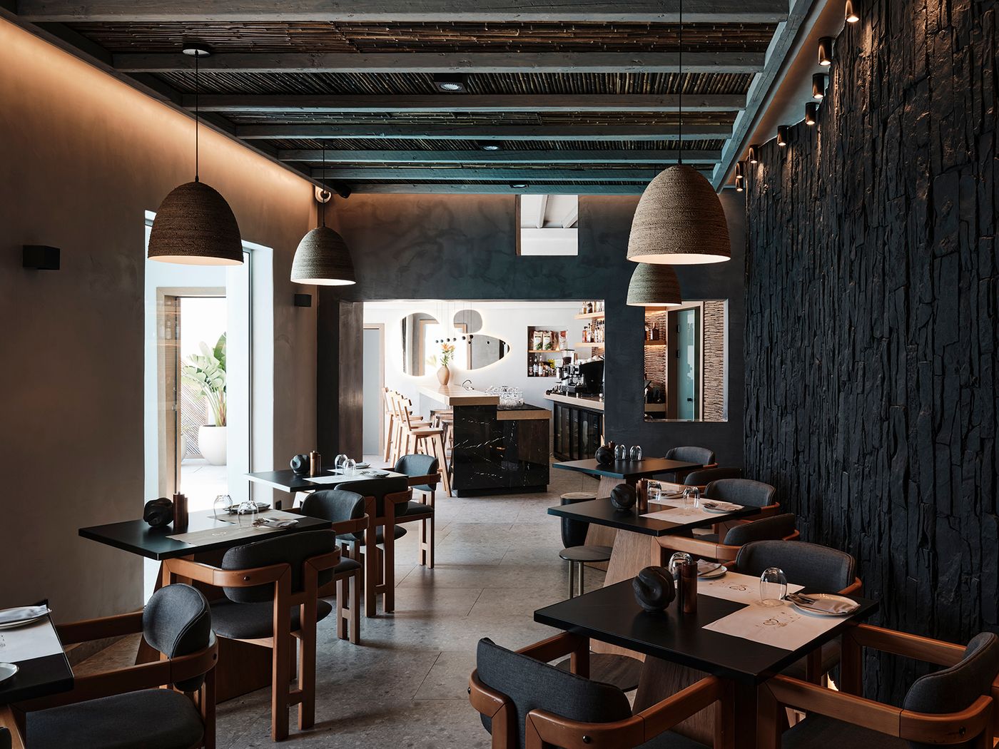 Hom-Santorini-Restaurant-41