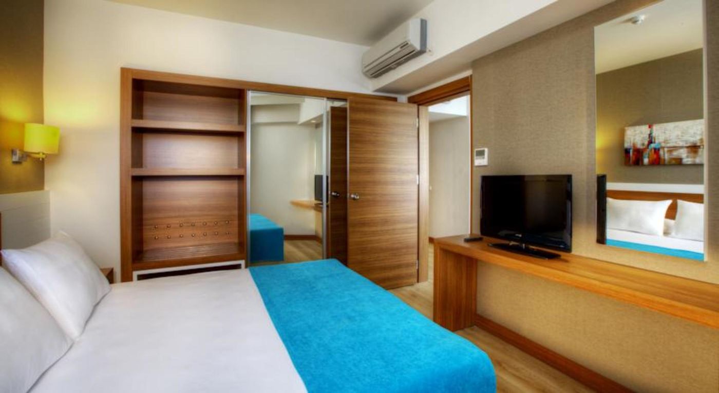 Grand-Park-Lara-Room-23