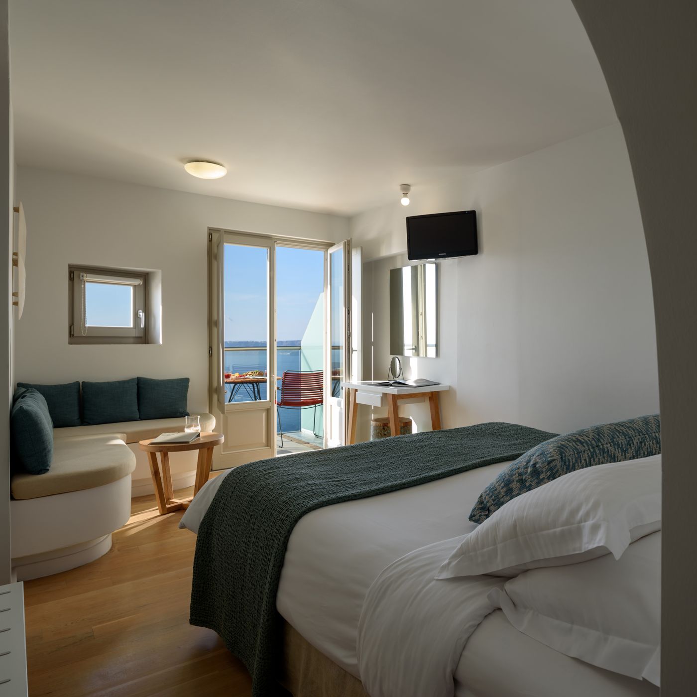 Panorama-Santorini-Boutique-Hotel-Room-6