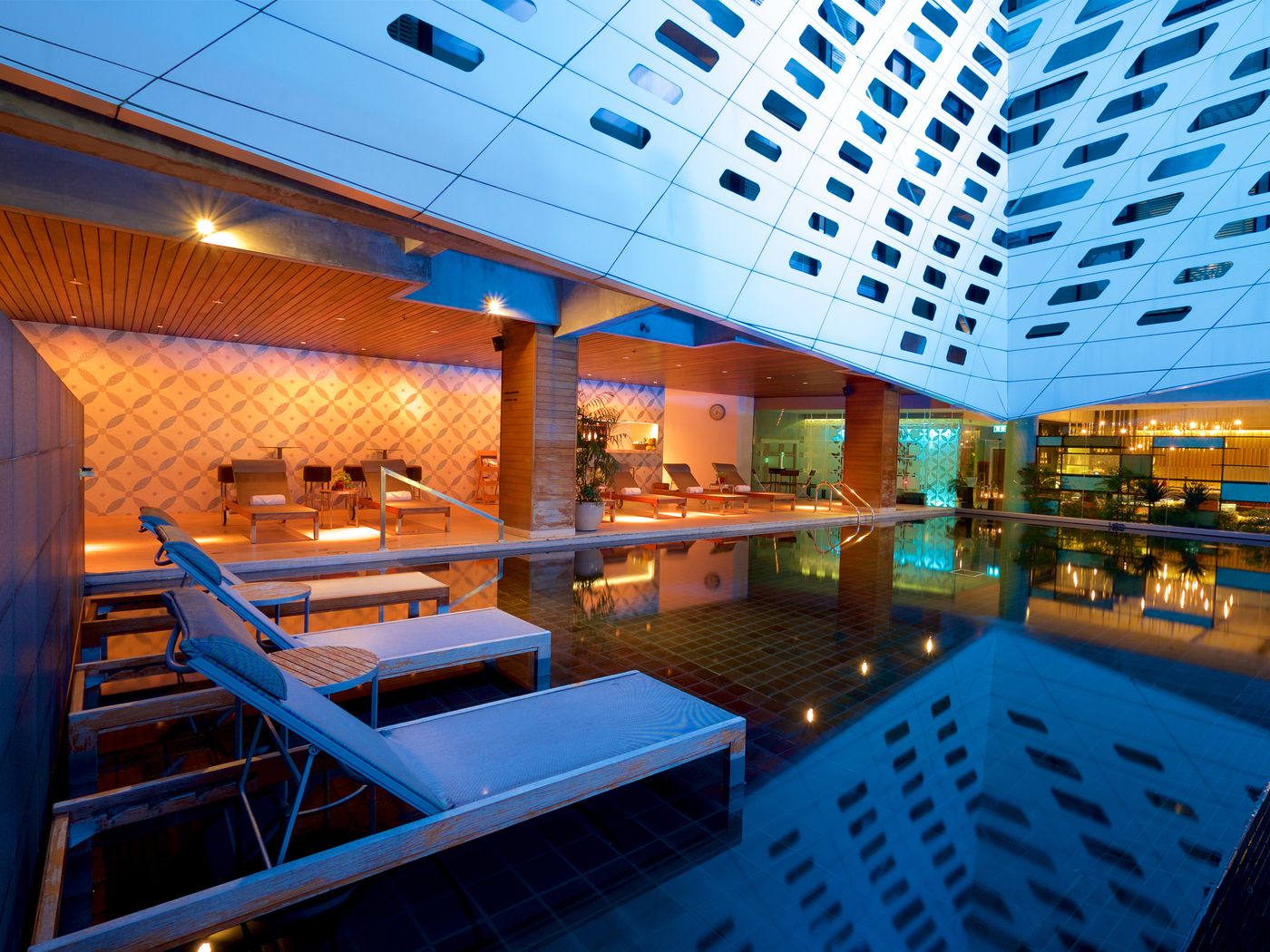 Lit-Bangkok-Hotel-Pool-54