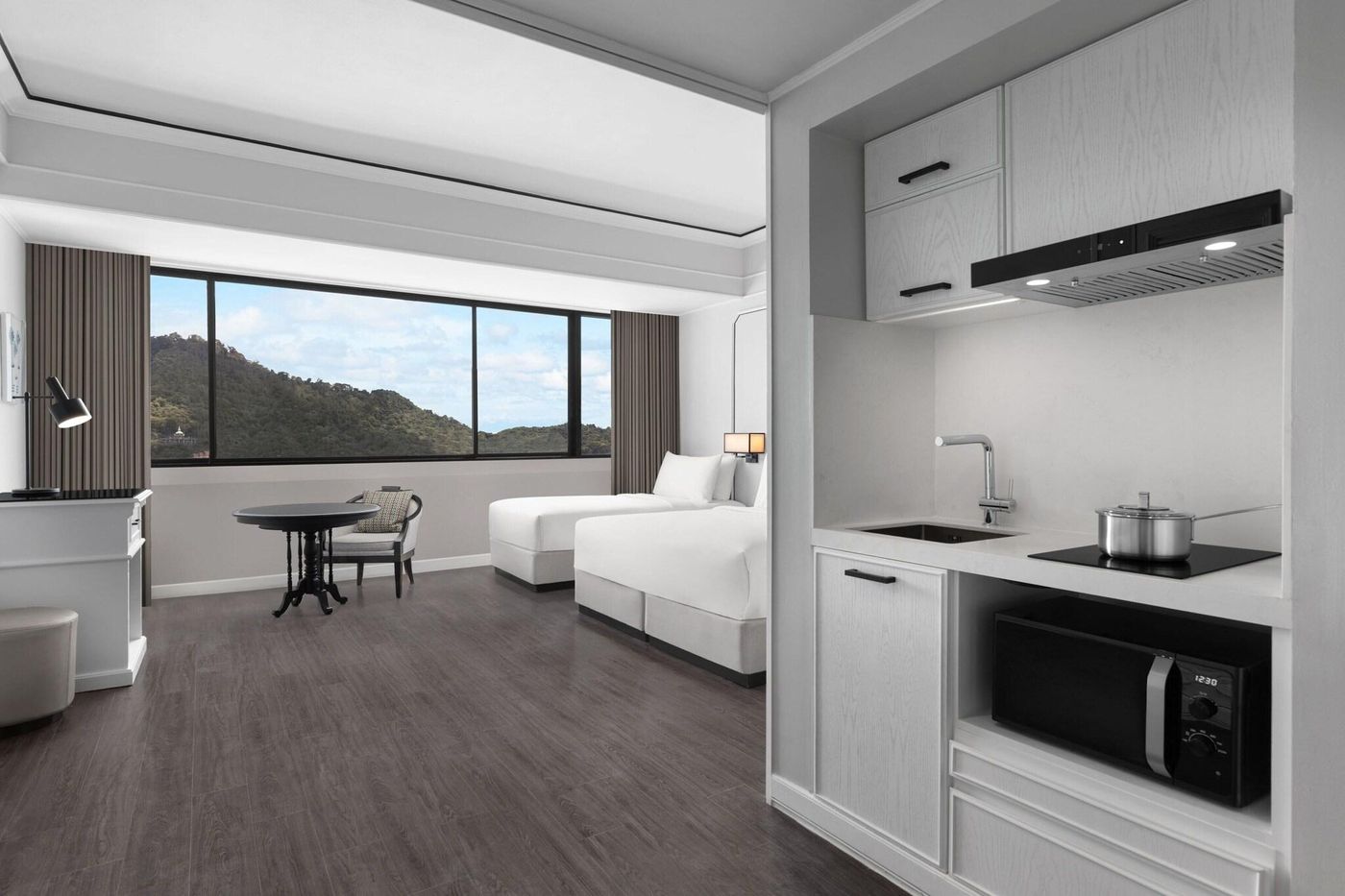 Metropole-Hotel-Phuket-Room-23