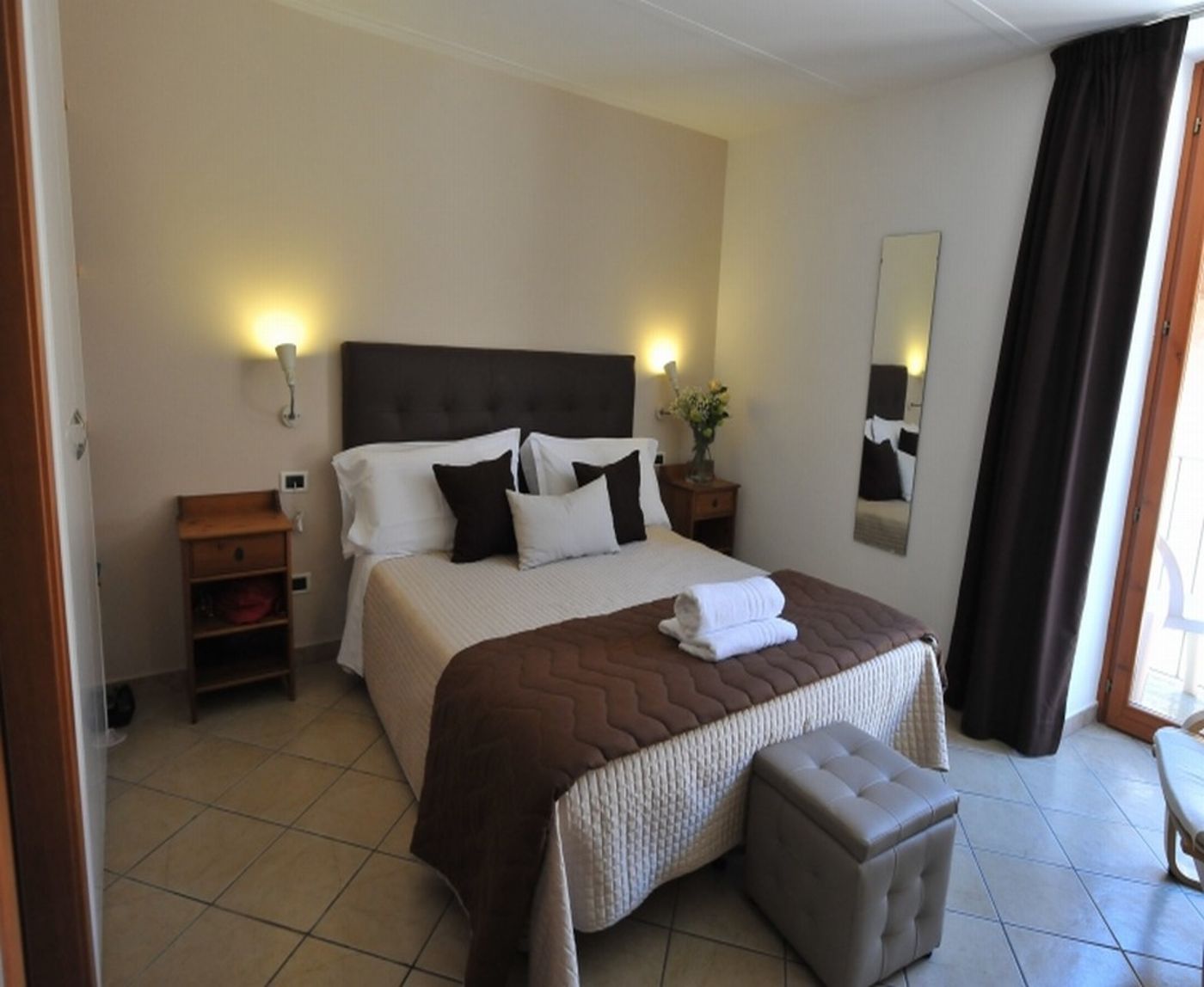 Rivoli-Sorrento-Room-9