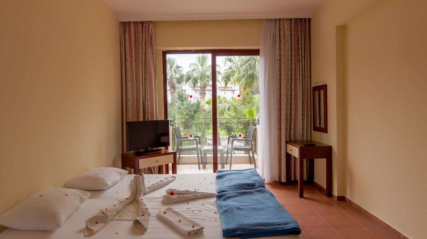 Lemas Suites Hotel Side