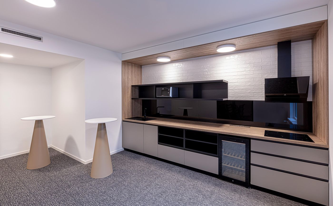 Holiday-Inn-Prague-Congress-Centre-Conferences-19