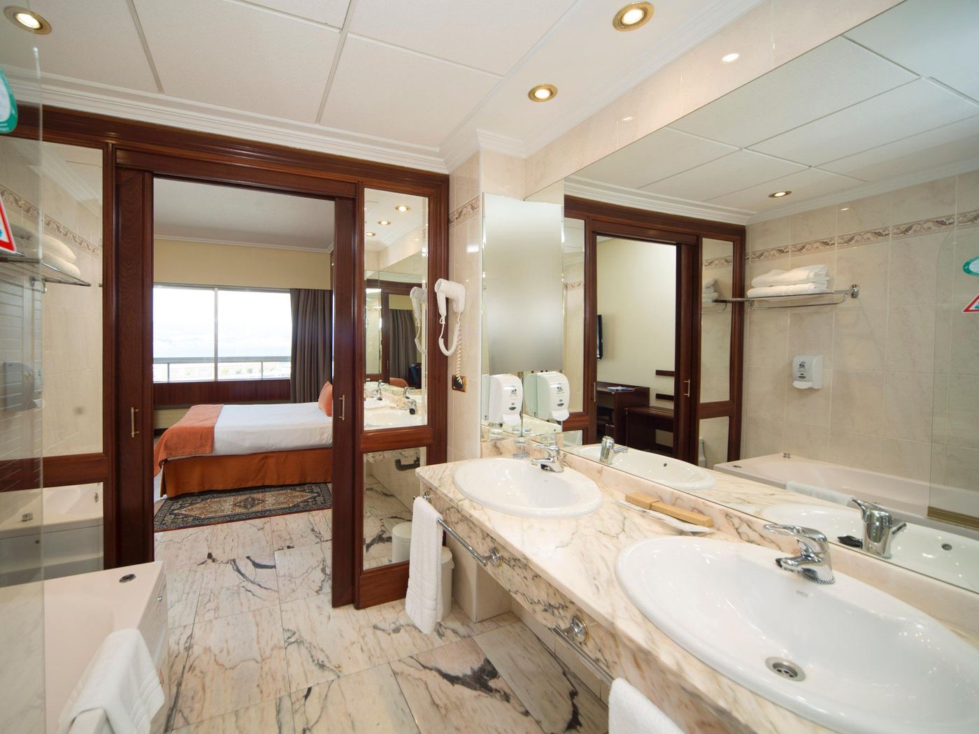 Bahia de Vigo-Spain-VIGO-Room-10