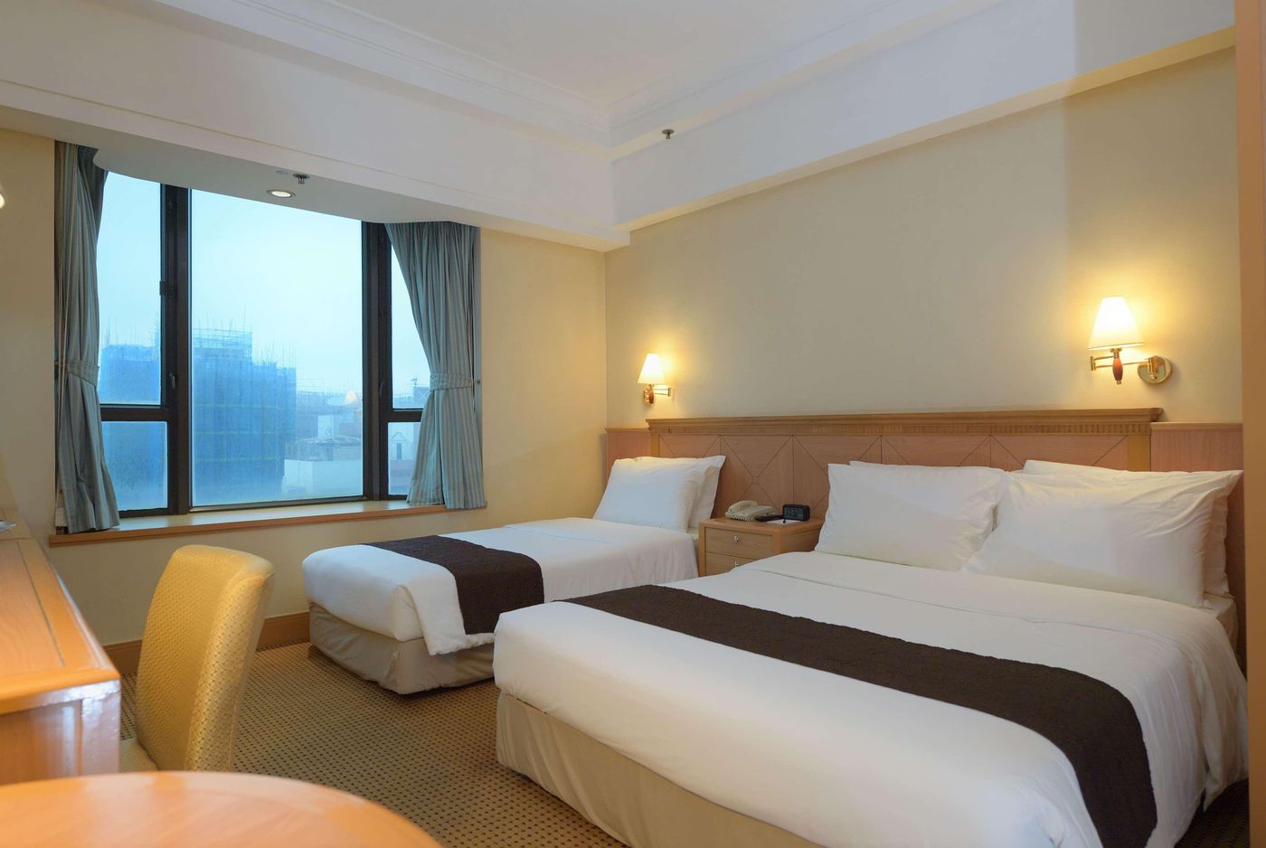 Ramada-Hong-Kong-Grand-View-Room-20