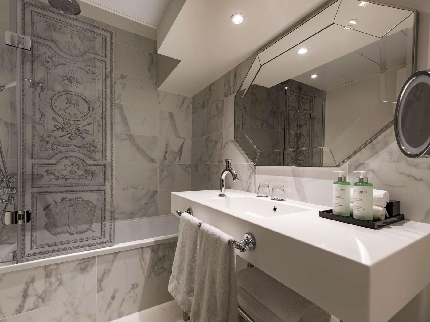 Le-Louis-Versailles-Chateau-Room-45