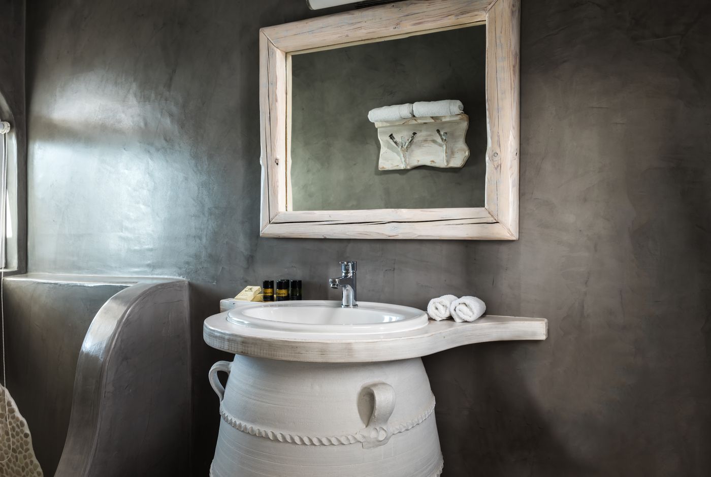 Athermi-Suites-Room-12