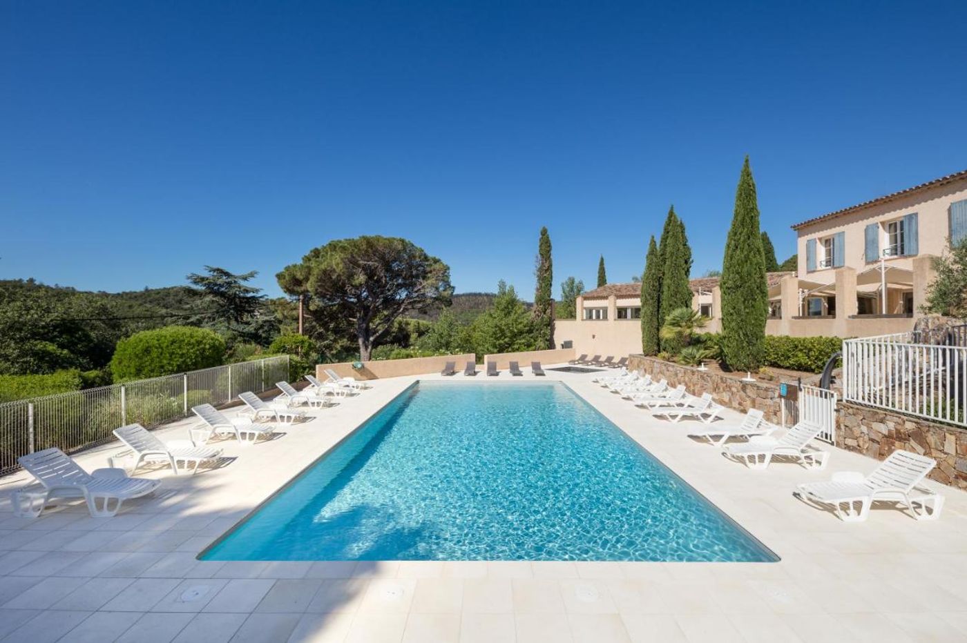 Garden---City-Les-Bastides-de-Grimaud-Pool-2