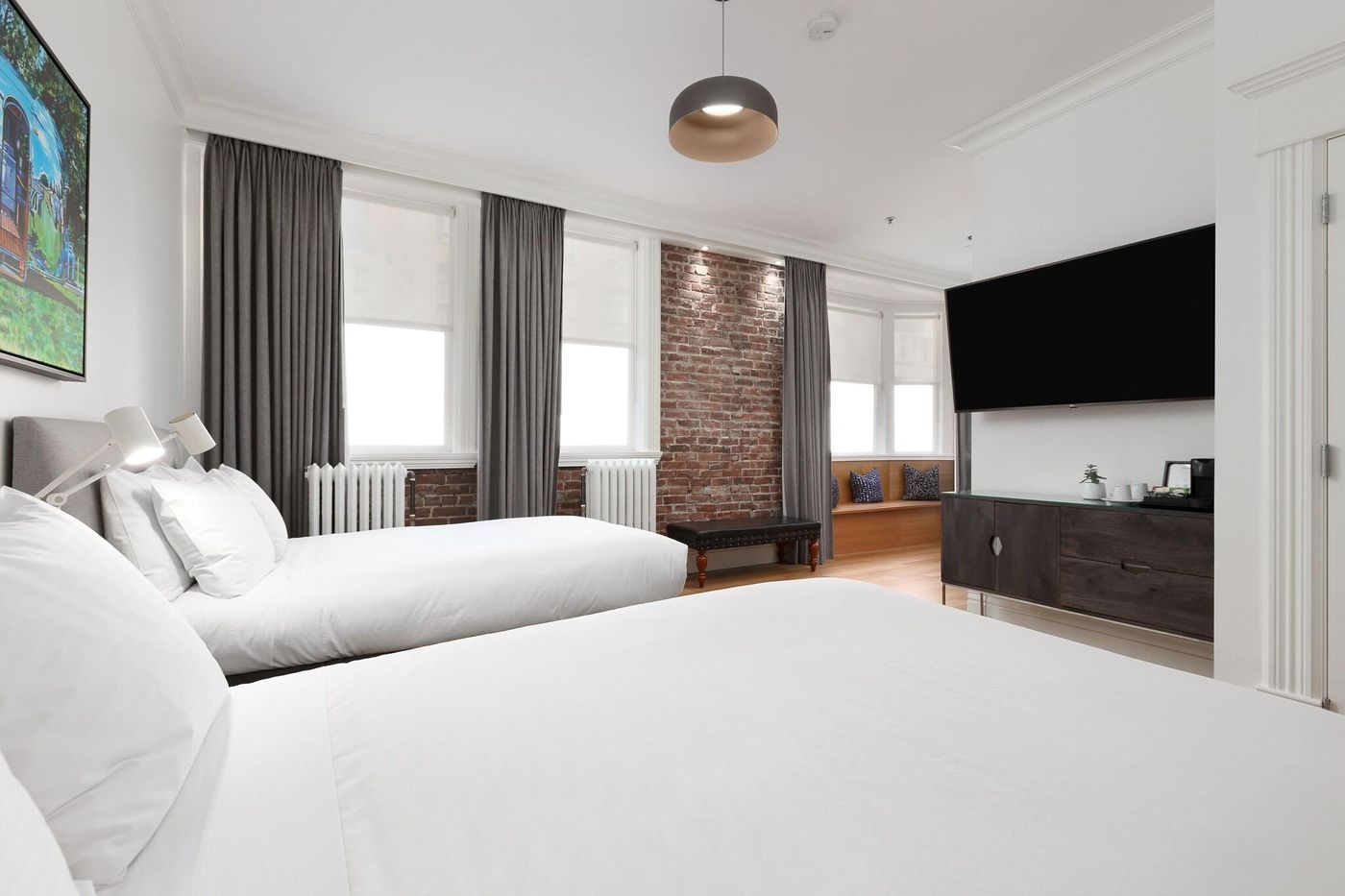 Victorian-Hotel-Vancouver-Room-14