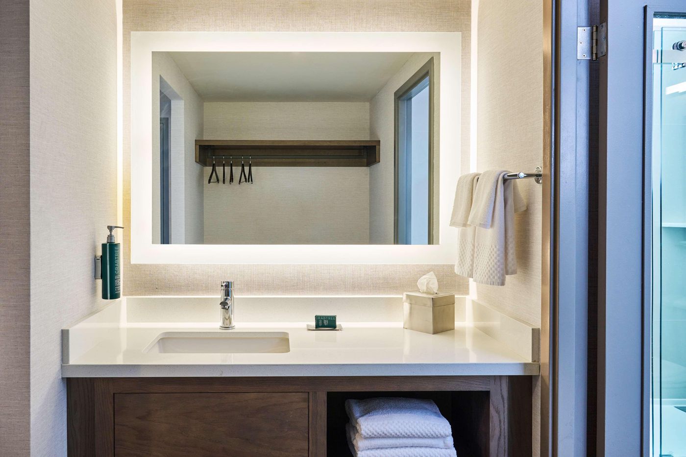 Doubletree-by-Hilton-Buena-Park-Room-34