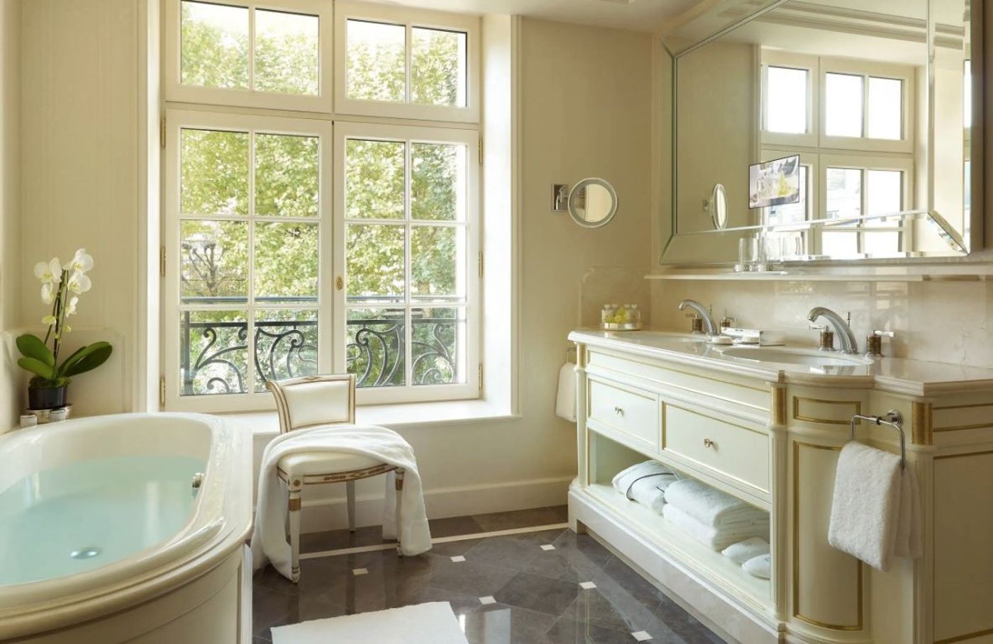 Shangri-La Hotel Paris