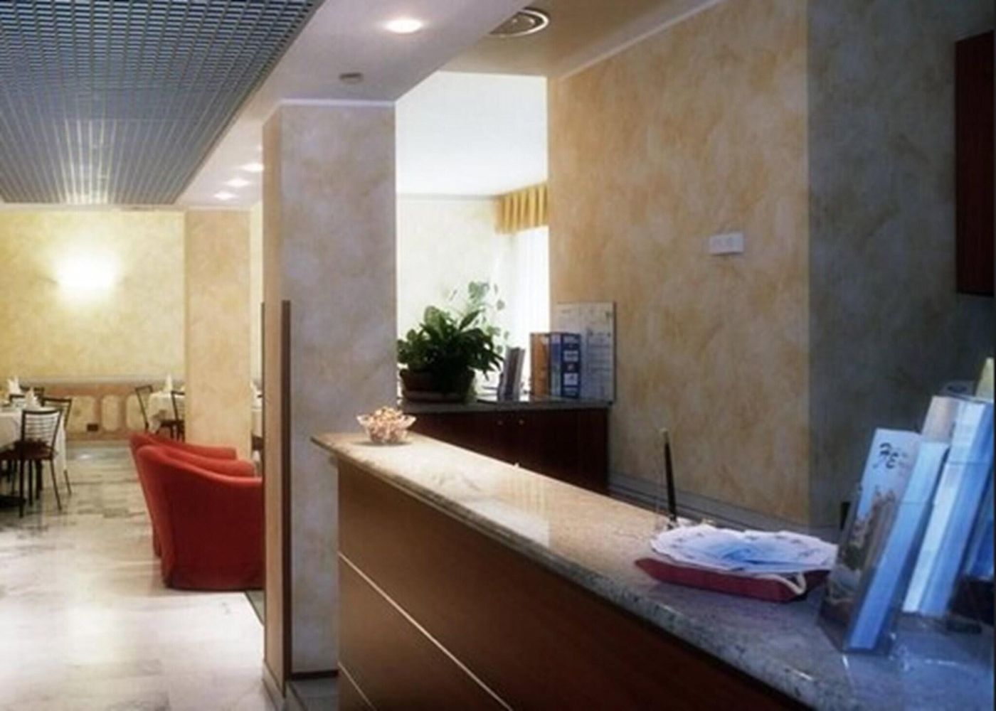 Hotel Engadina-Italy-COMO-Lobby-7