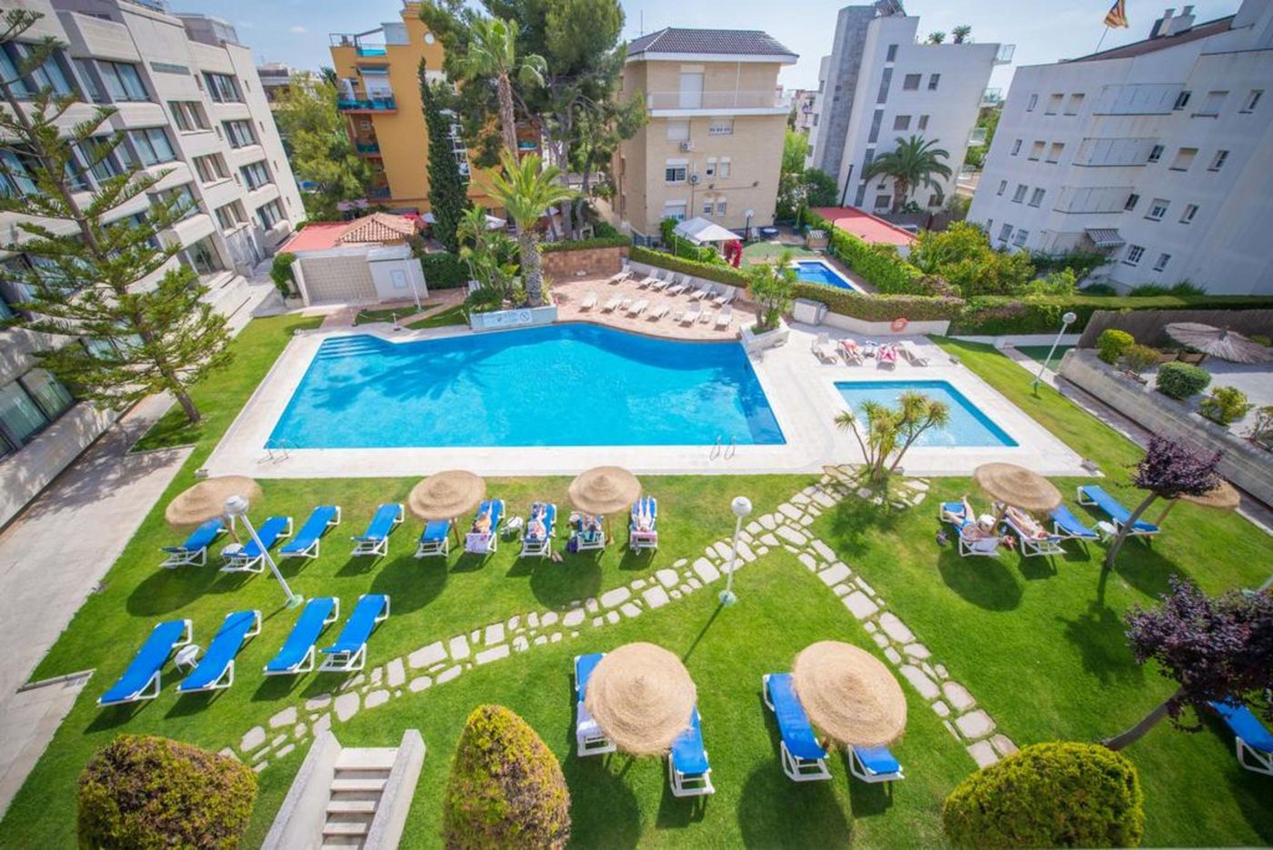 Atenea-Park-Suites---Apartments-Pool-4