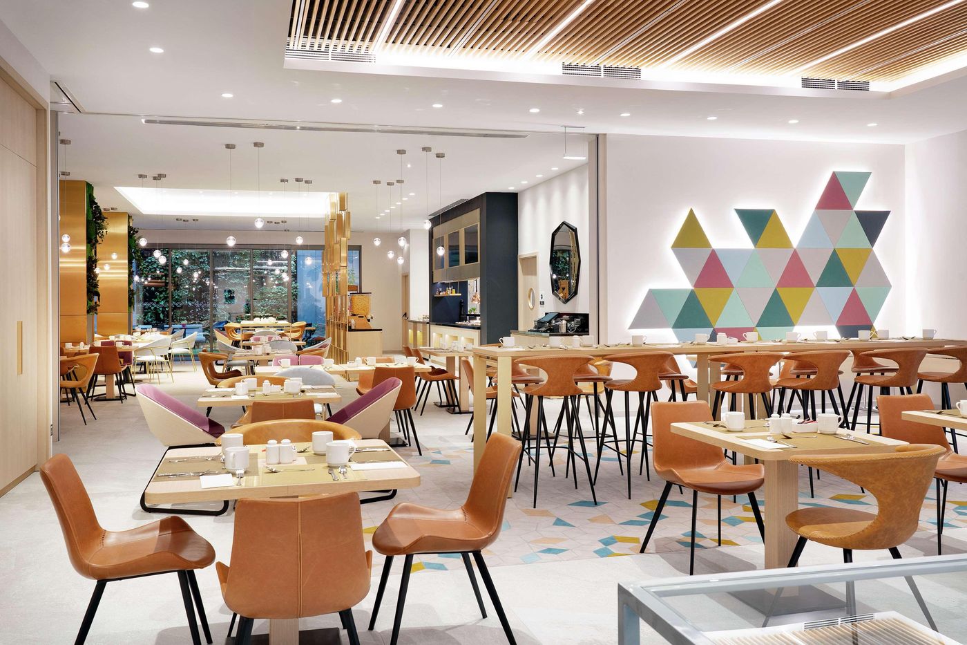 Hilton-Garden-Inn-Budapest-City-Centre-Restaurant-45