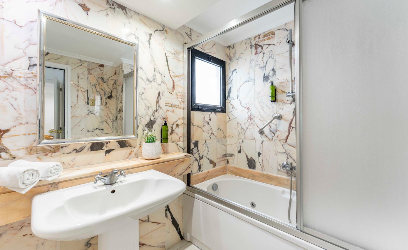 ONA-Hollywood-Mirage-Room-44