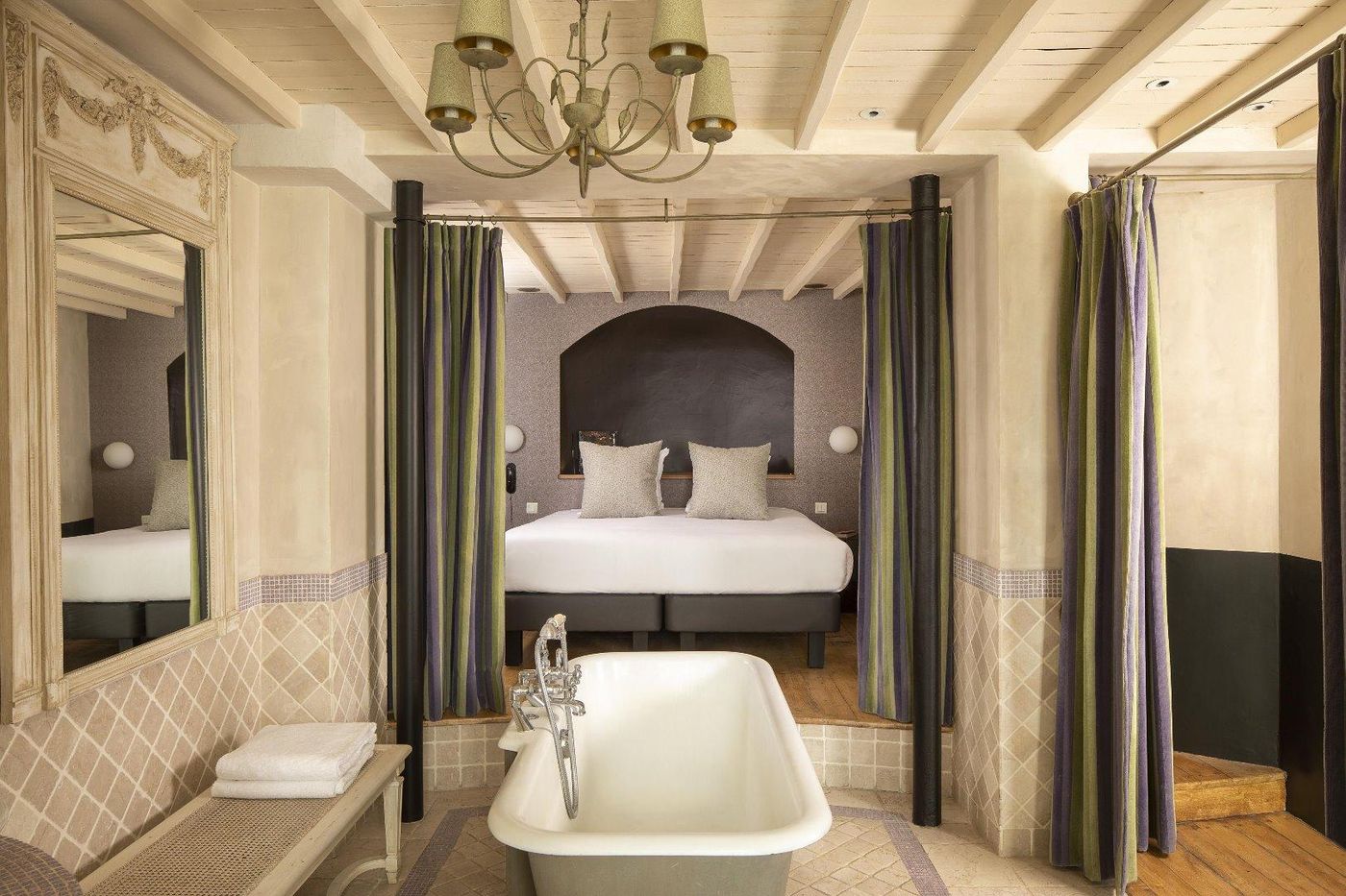 Hotel-Elysees-Regencia-Room-46