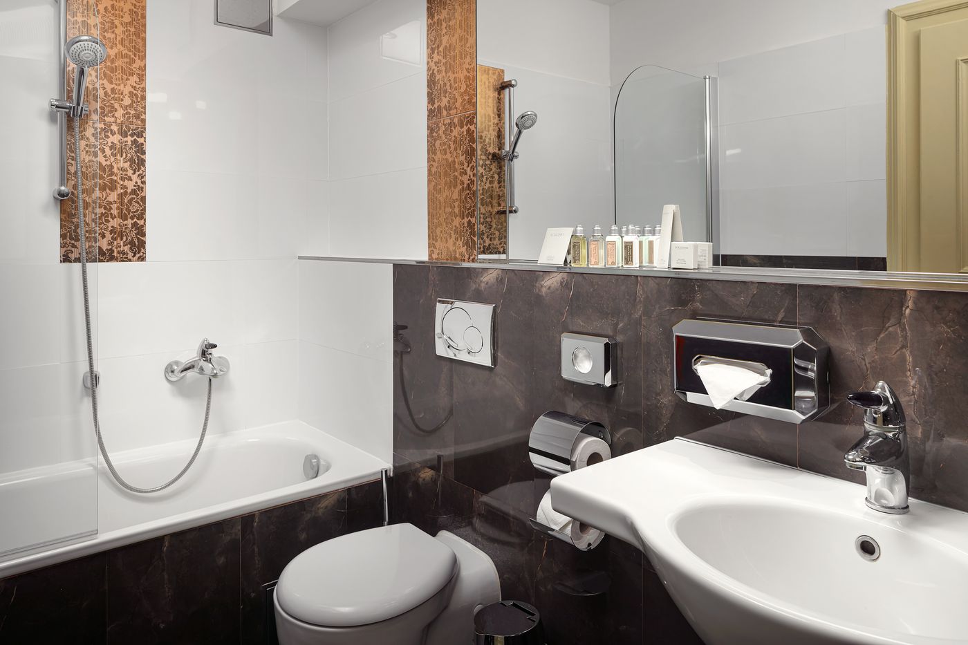 The-Charles-Hotel-Room-28