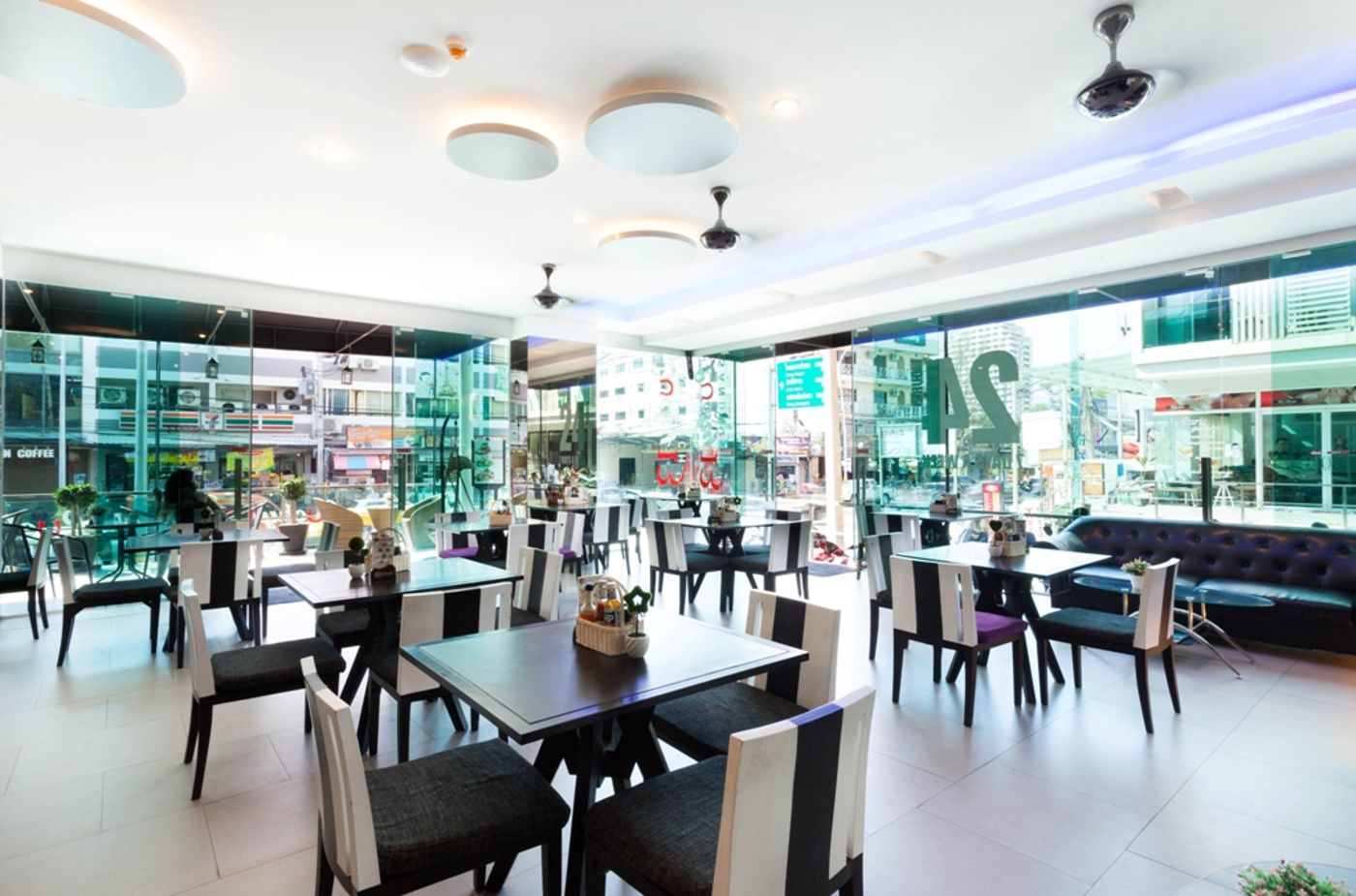 The-AIM-Patong-Hotel-Restaurant-56