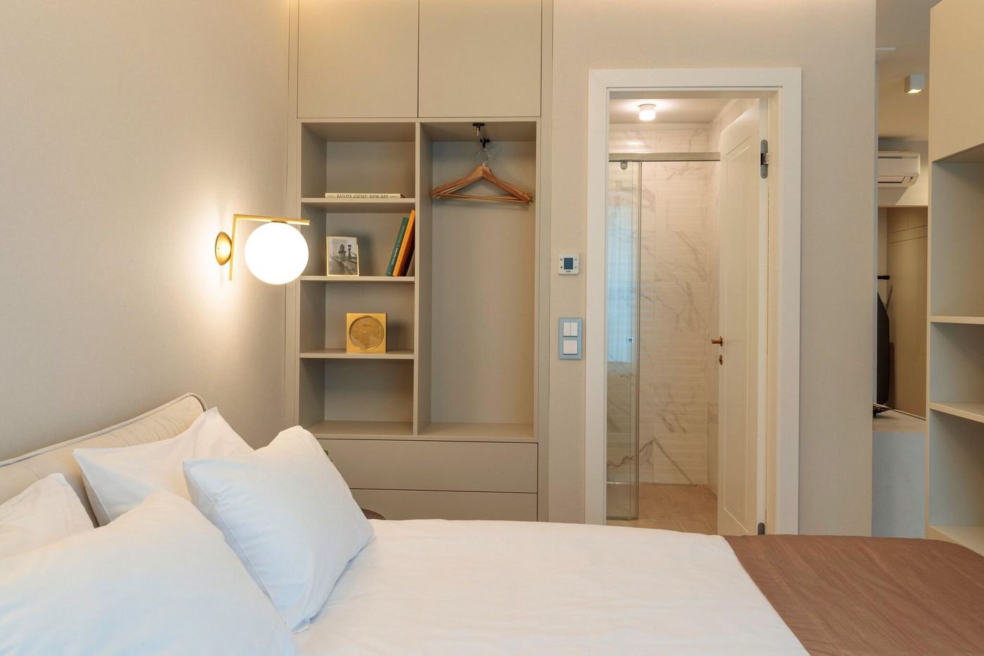 Hotel-Emerald---Suites-Room-66