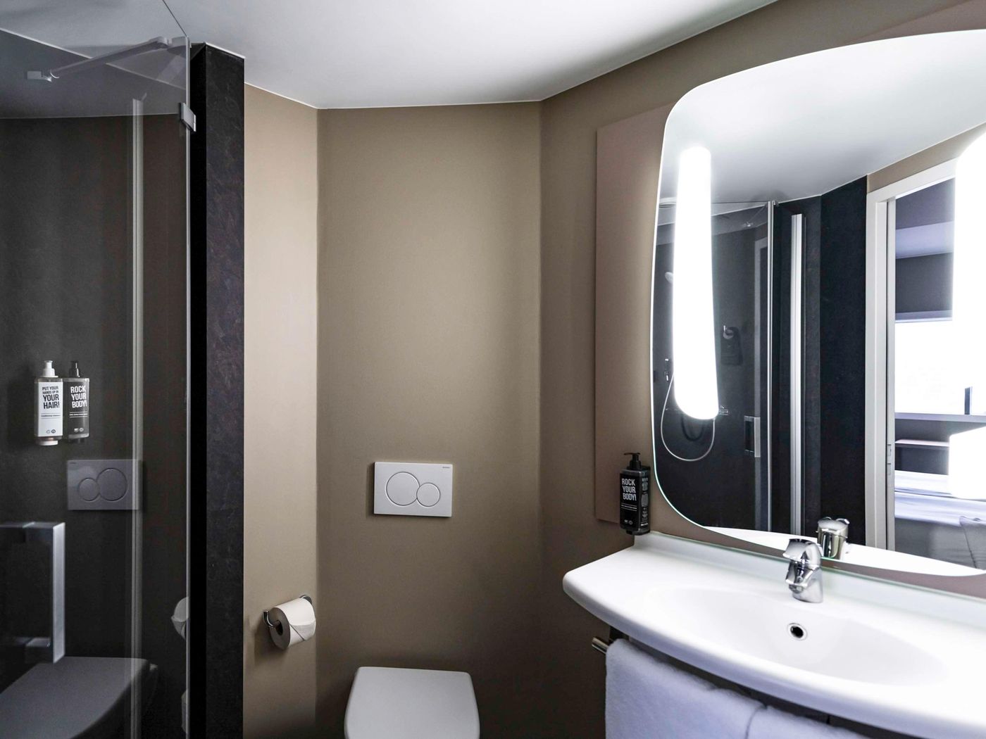 ibis-Amsterdam-Centre-Room-61