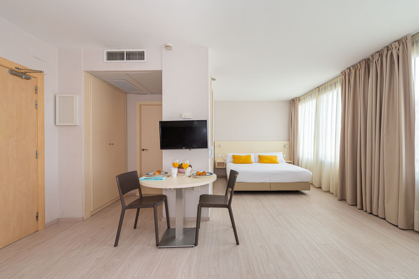 Atenea-Park-Suites---Apartments-Room-19