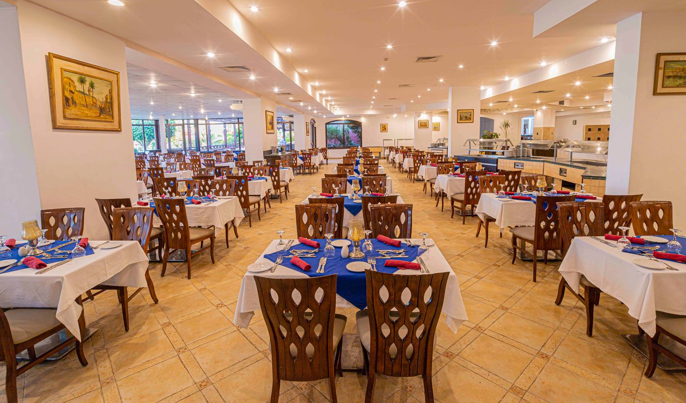 Elphistone-Resort-Restaurant-47