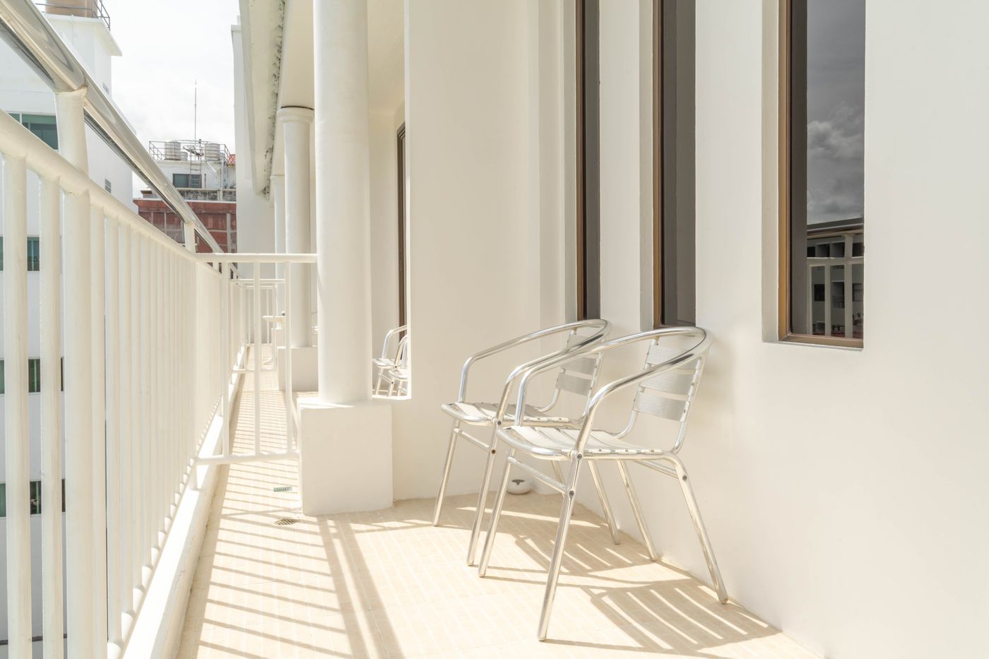 LA-Vintage-Resort--Former-Poppa-Palace--Room-11