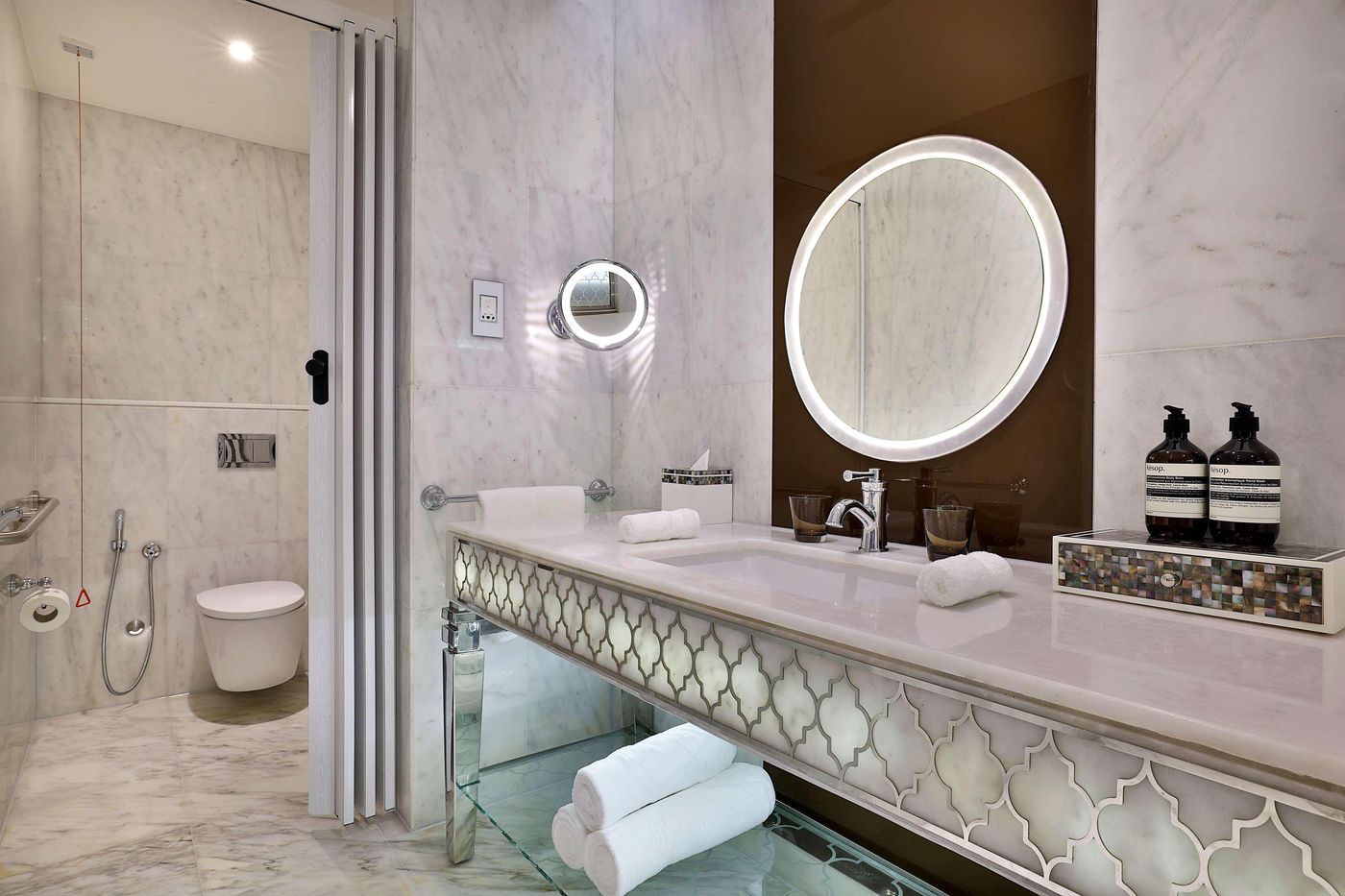 Waldorf-Astoria-Dubai-Palm-Jumeirah-Room-74