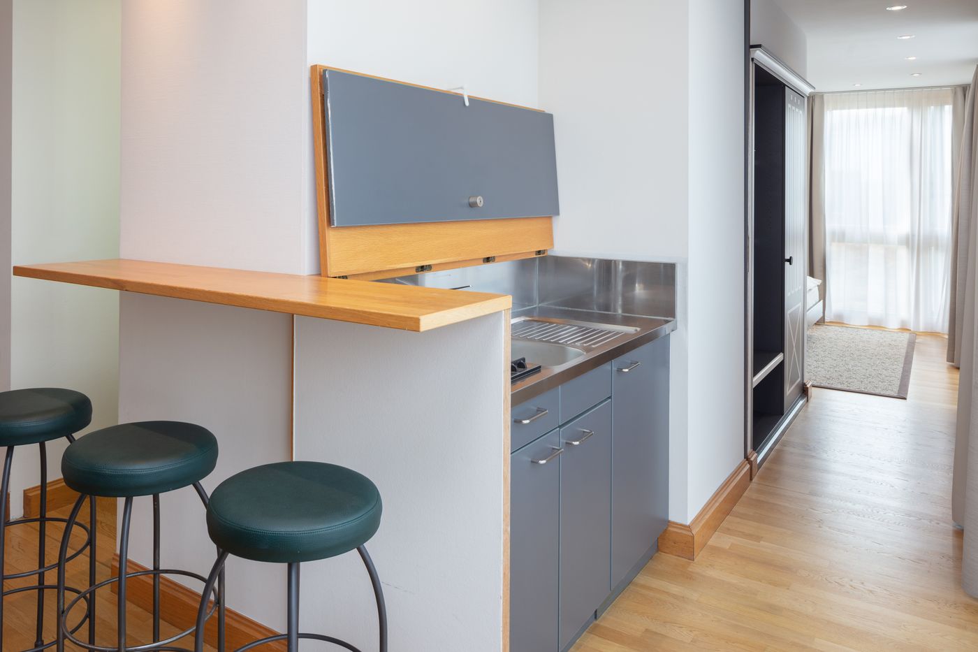 Baslertor-Switzerland-MUTTENZ-Room-10