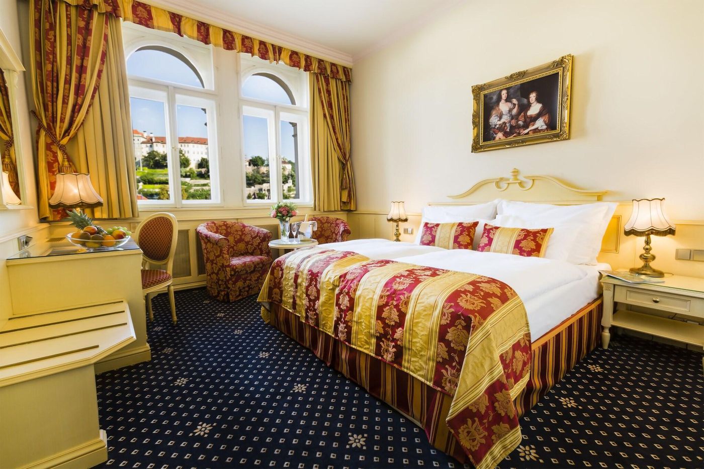 Luxury-Family-Hotel-Royal-Palace-Room-4