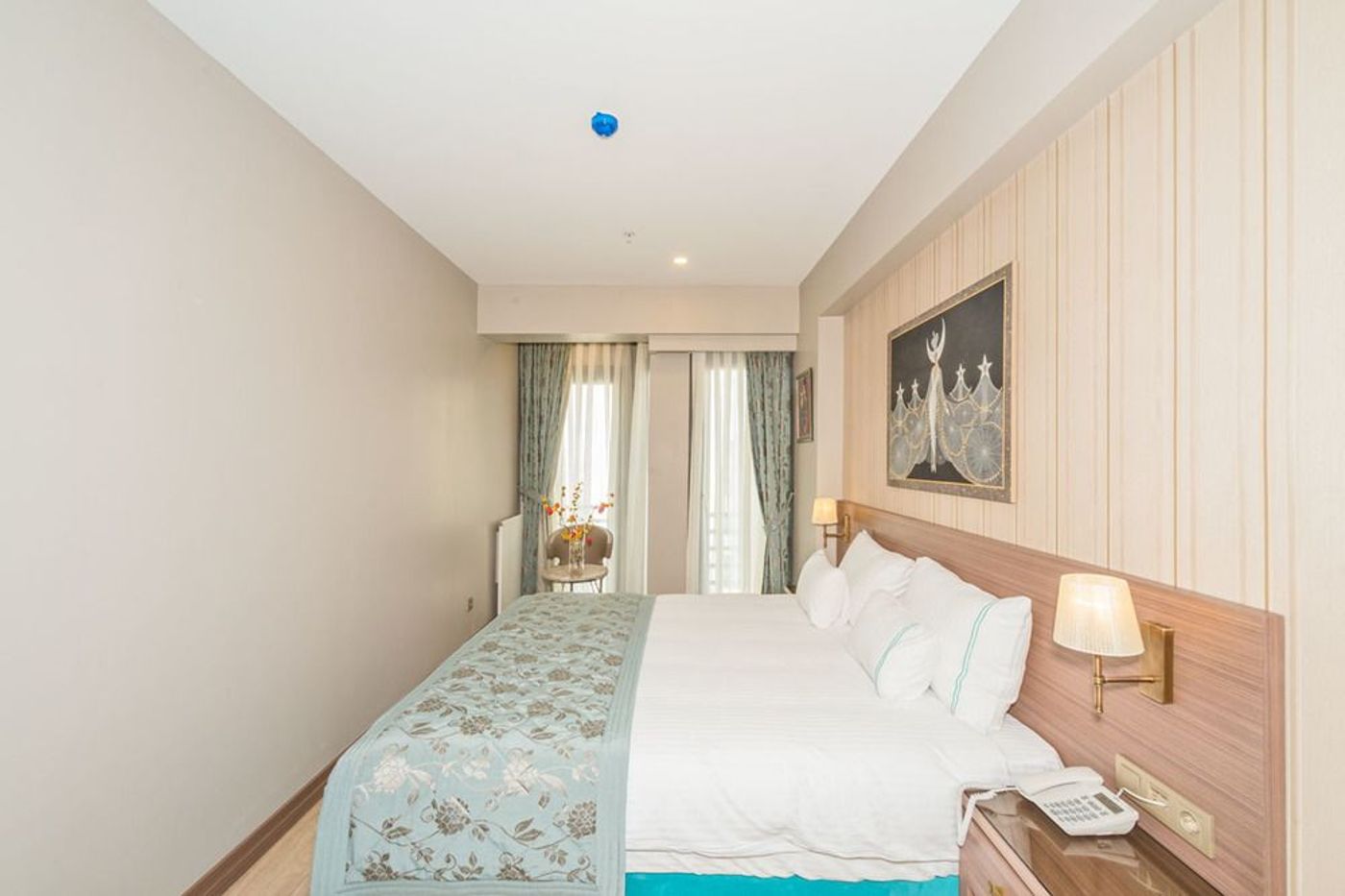 Taximist-Hotel-Room-15