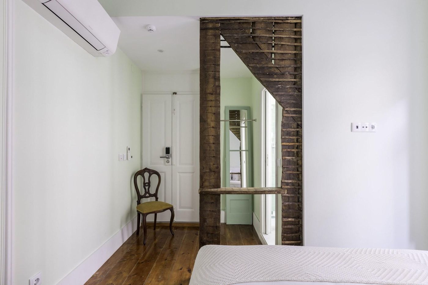 1898-Home---Suites-Room-33