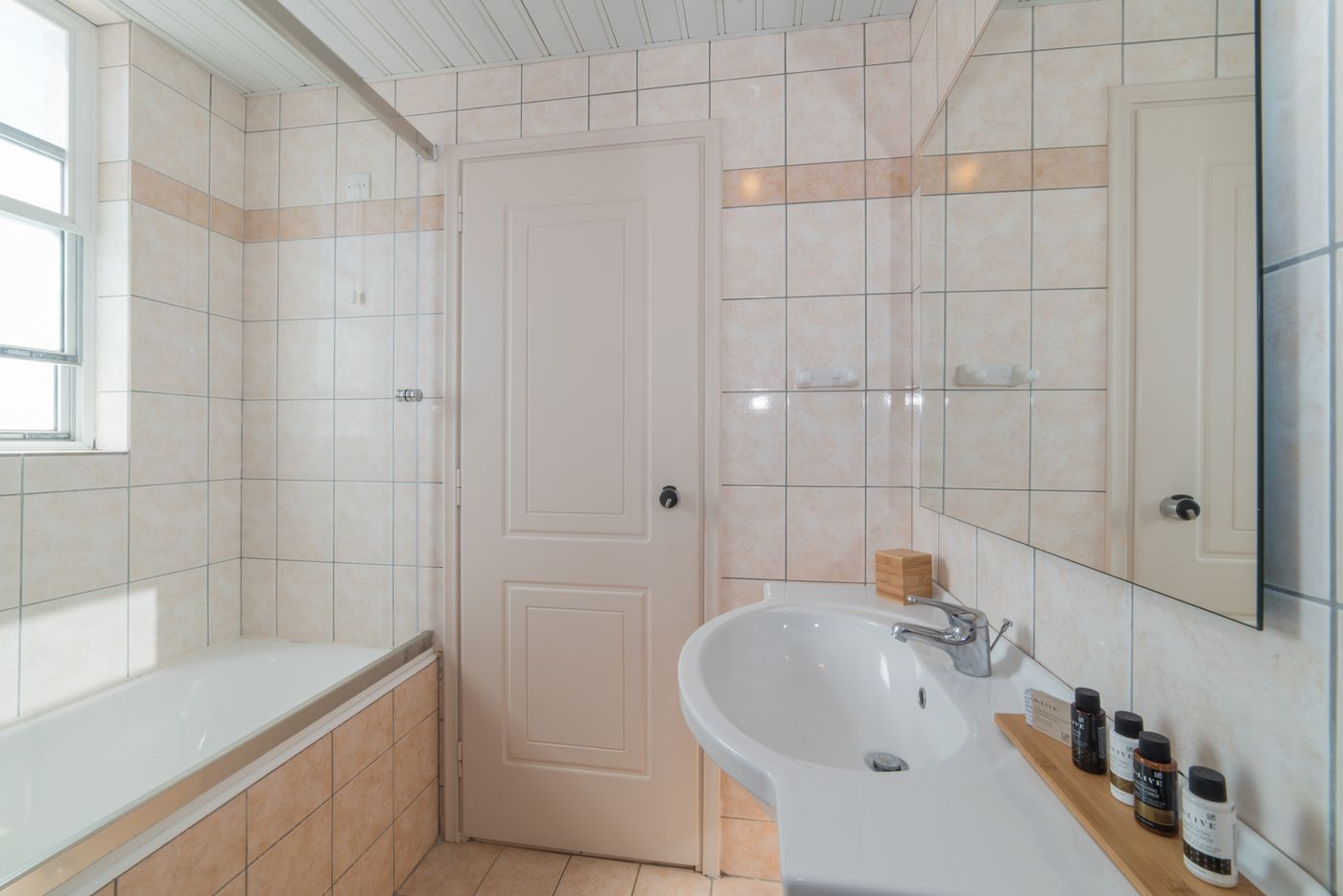 Xenos-Kamara-Beach-Room-35