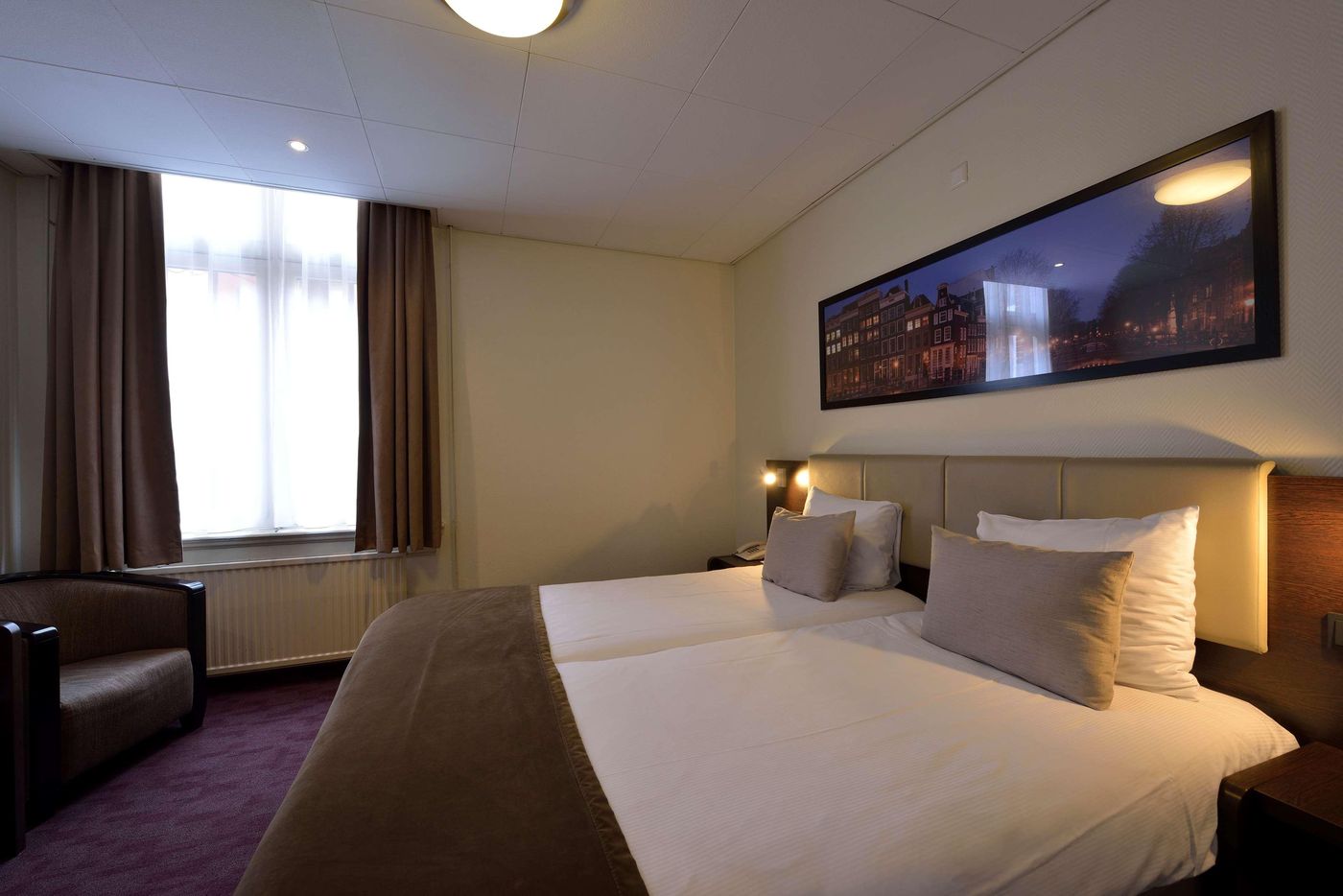 Best-Western-Dam-Square-Inn-Room-17