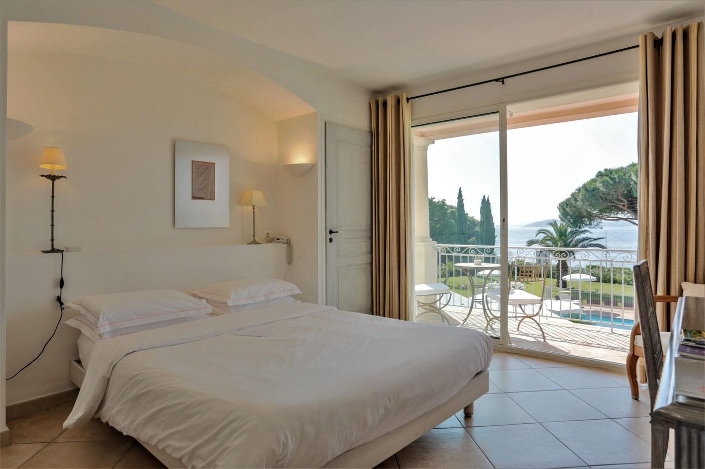 Hotel-Villa-Les-Rosiers-Room-15