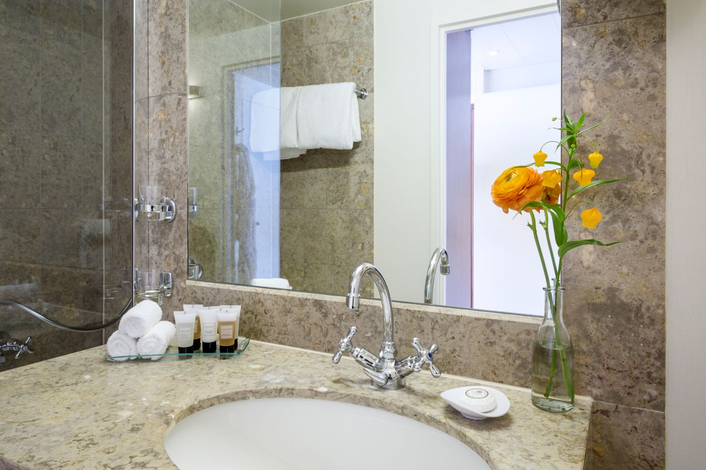 Warwick-Geneva-Room-27