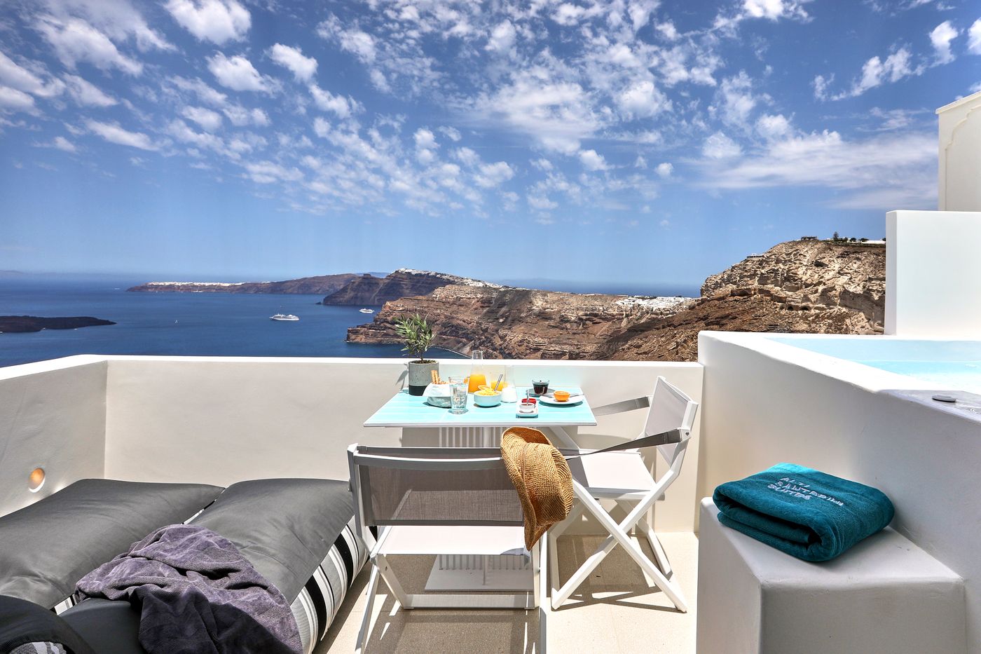 Alti-Santorini-Suites-Room-52